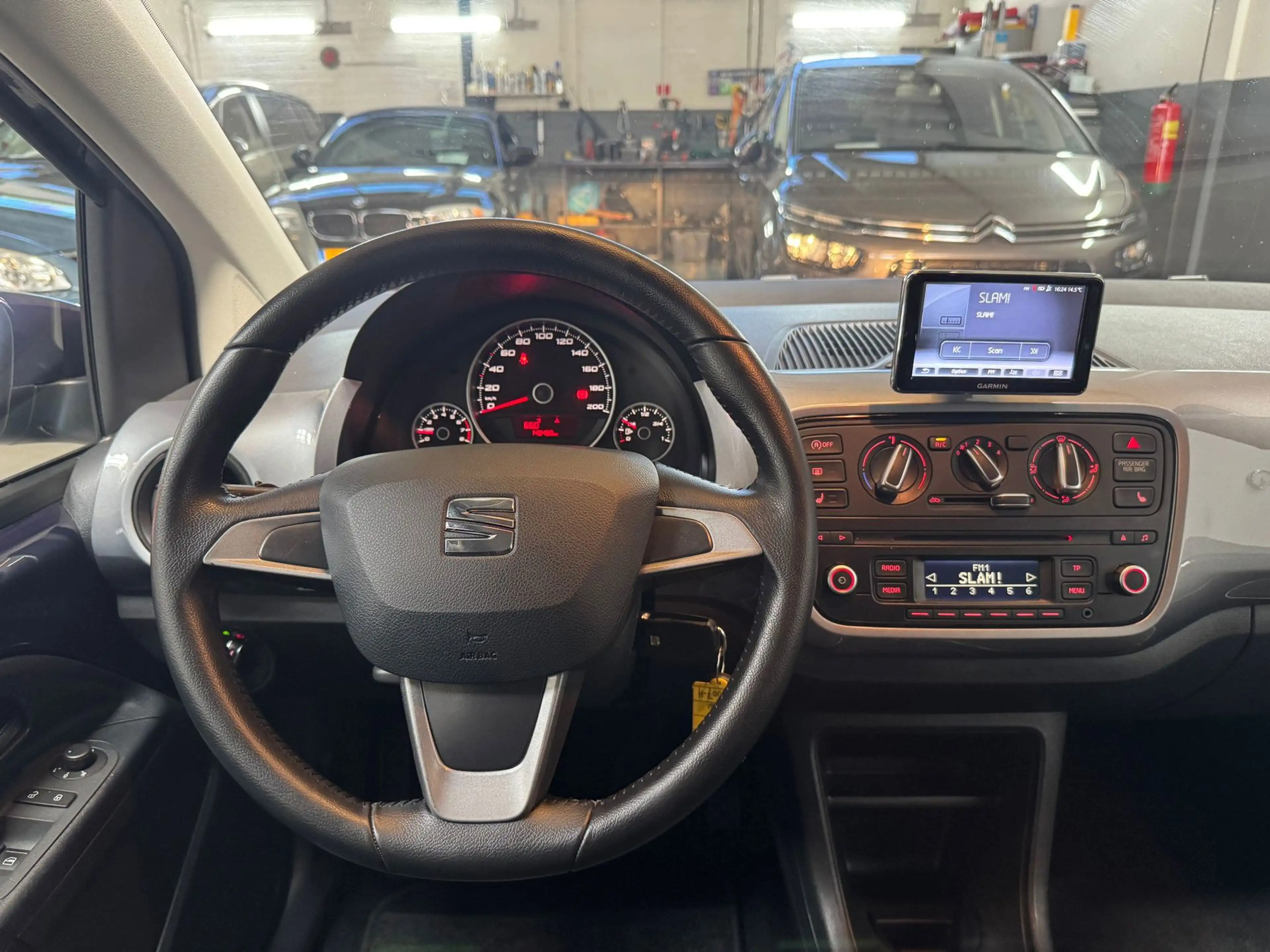 SEAT Mii 1.0 Sport Connect — photo 12