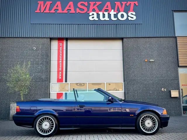BMW 320 3-Serie Cabrio 320i / Aut / E36 / Montreal blue /