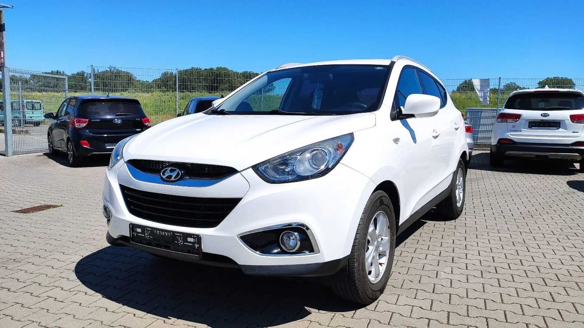 Hyundai iX35 Comfort 2WD Klima+NAVI+BT+FSE+ALU+Winterrei White - 1