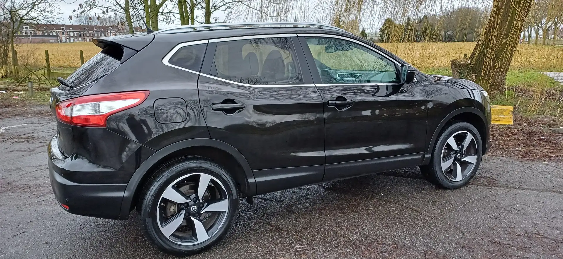 Nissan Qashqai 1.5 dCi Tekna+ Zwart - 2