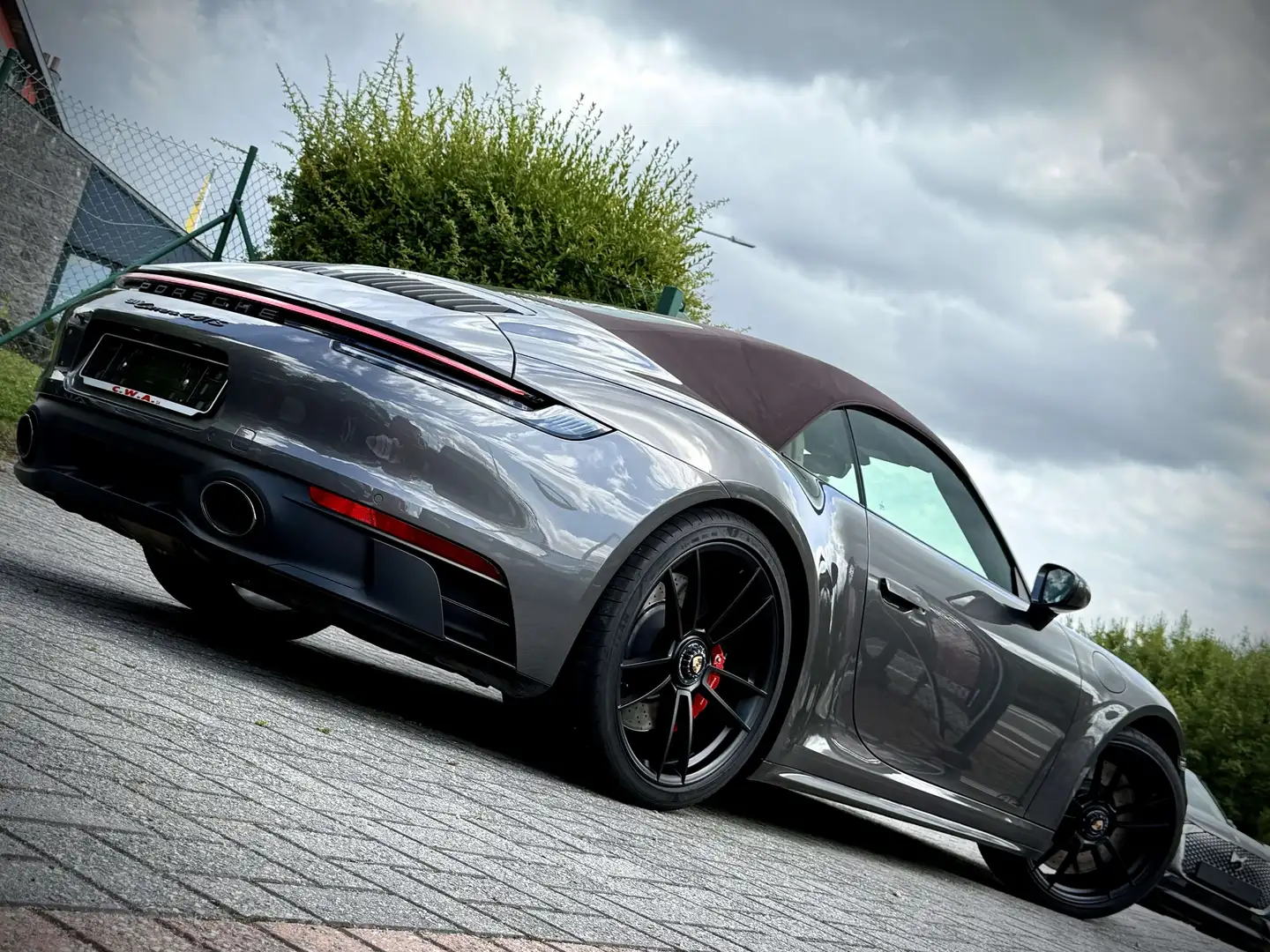 Porsche 992 Carrera 4 GTS PDK Cabrio. Gris - 2