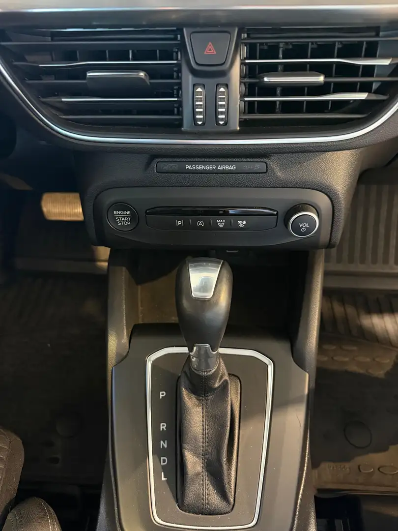 Ford Focus Titanium AUTOMATIK LED AHK SITZHEIZUNG etc Schwarz - 1