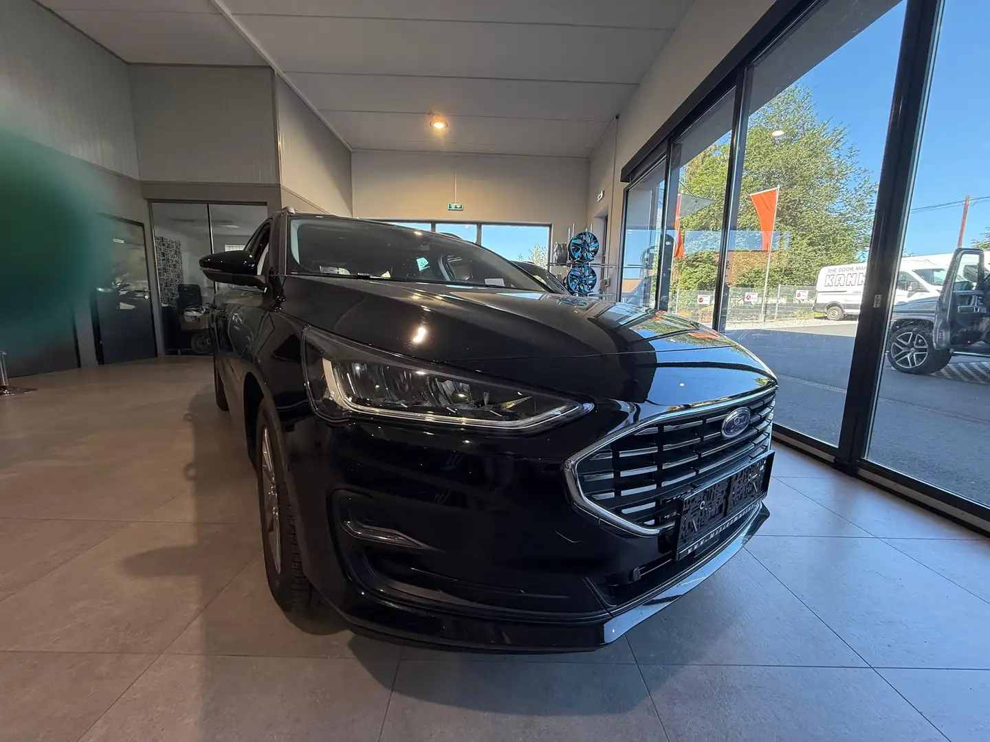Ford Focus Titanium AUTOMATIK LED AHK SITZHEIZUNG etc Schwarz - 2