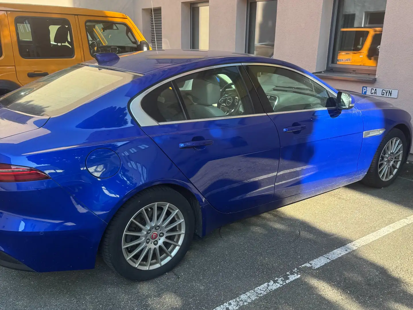 Jaguar XE XE D180 AWD Aut. SE Blauw - 1