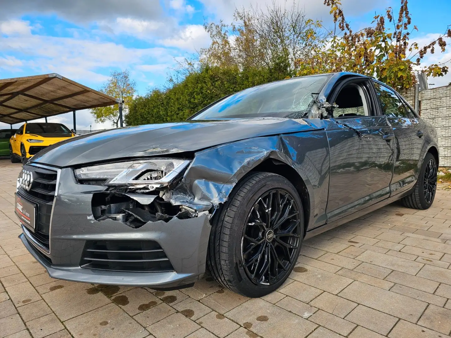 Audi A4 Lim. basis Grau - 2