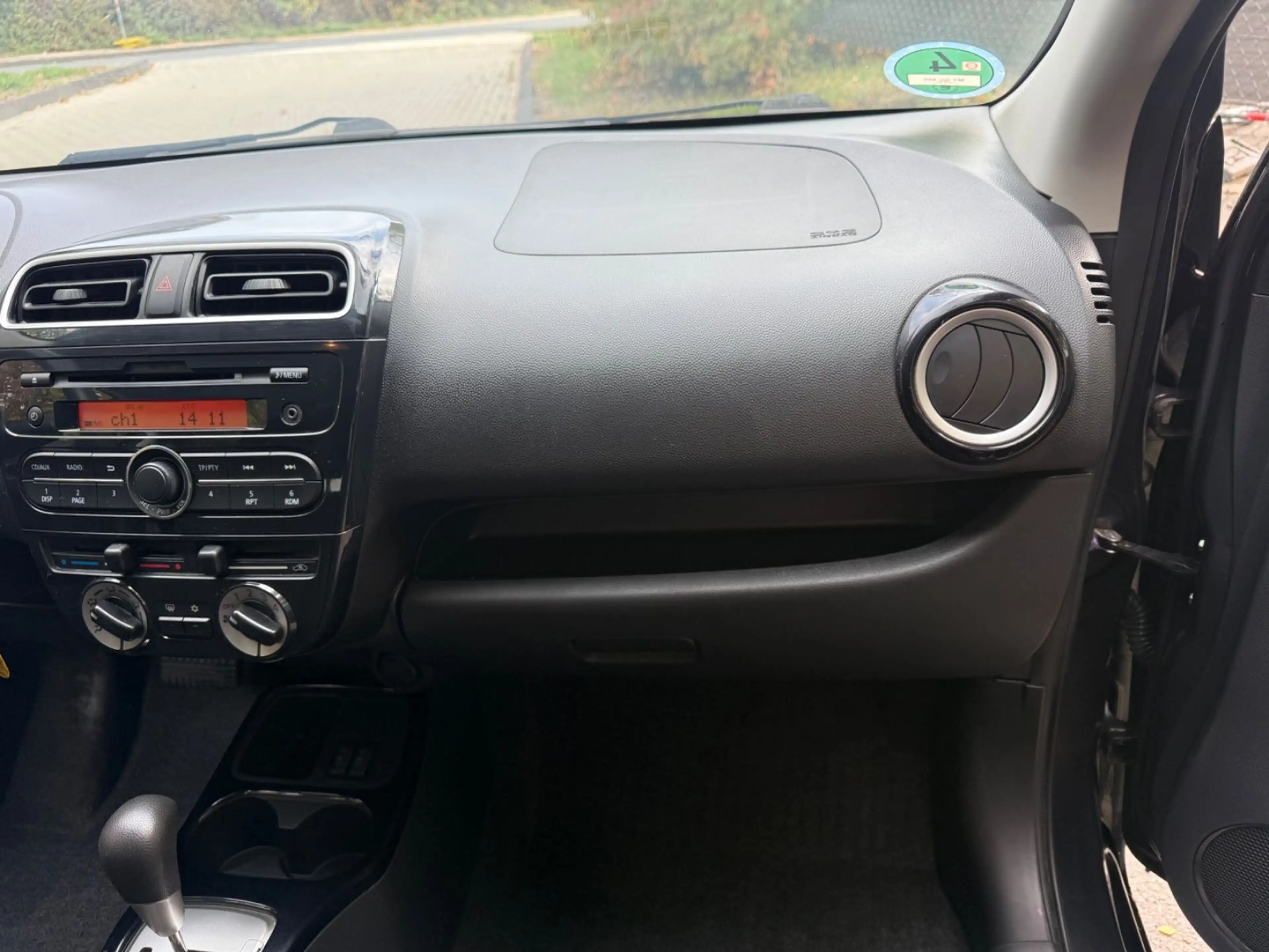 Mitsubishi Space Star Light — photo 12