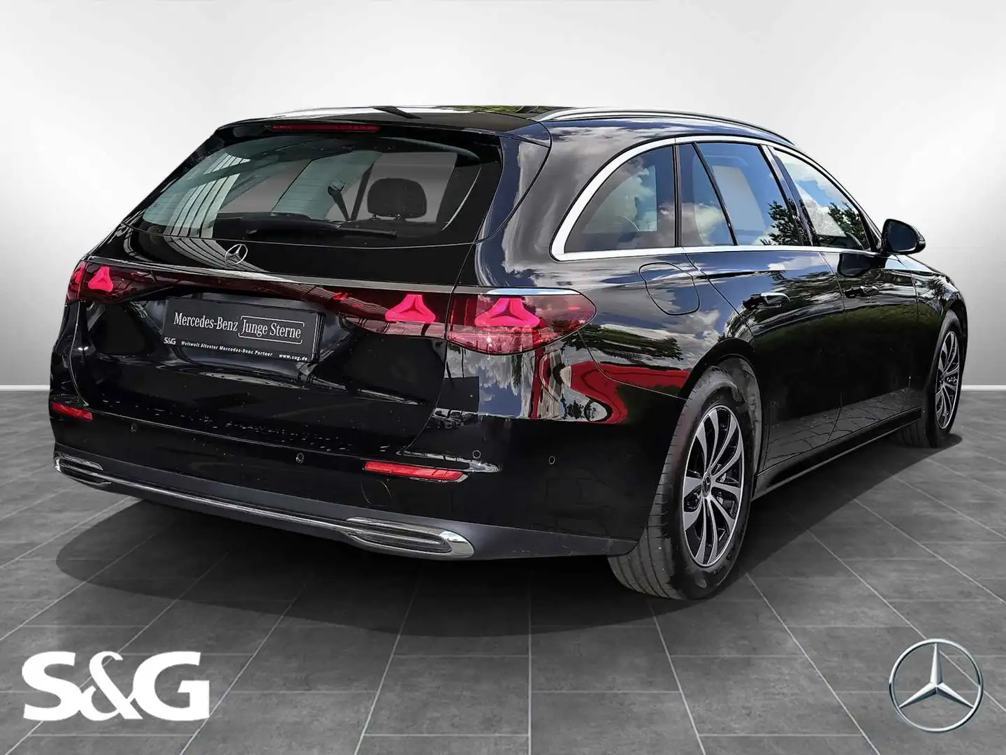 Mercedes-Benz E 220 d T Avantgarde DISTRONIC+LED+KAMERA+17" Zwart - 2