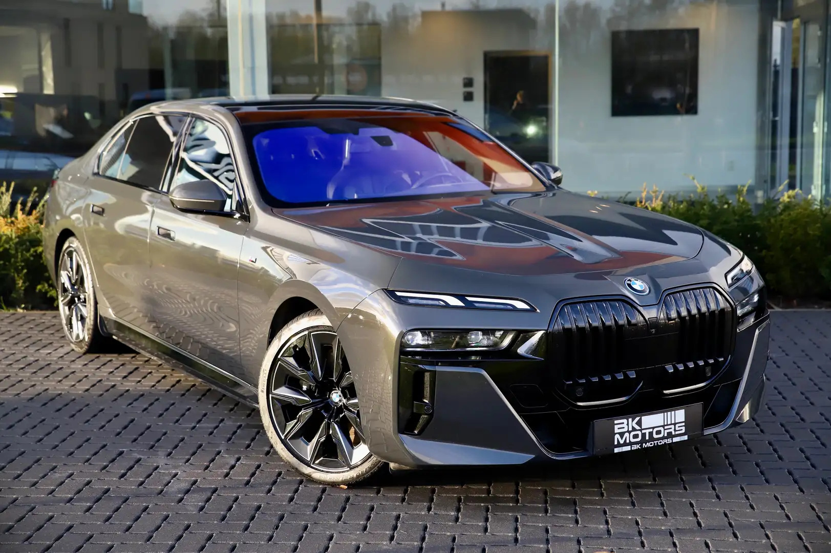BMW i7 xDrive60 M Sport-THEATRE SCREEN-TREKHAAK-360-B&W Grijs - 1
