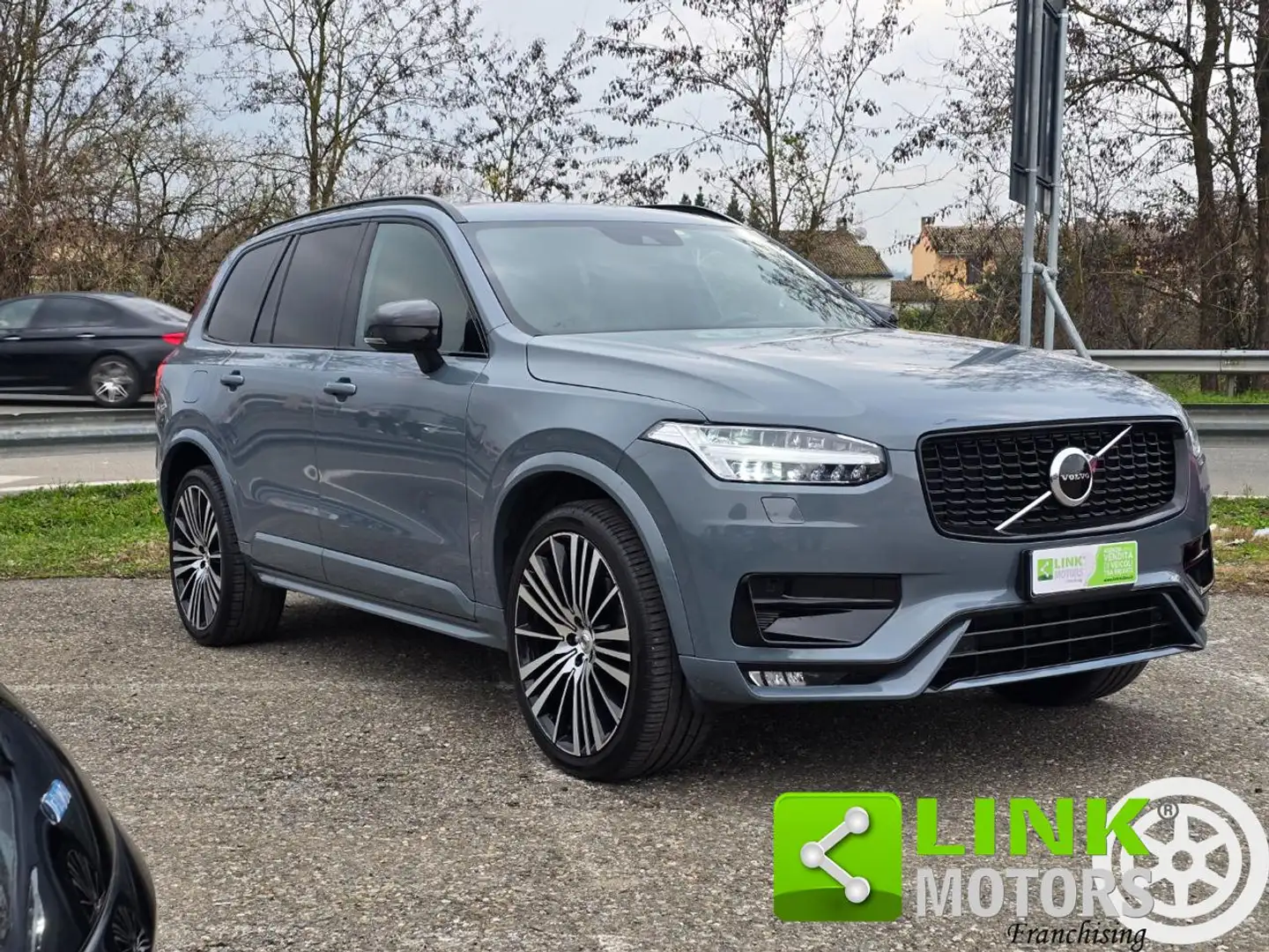Volvo XC90 2.0 B5 MHEV AWD Automatic 7 Seat R Design Grau - 1