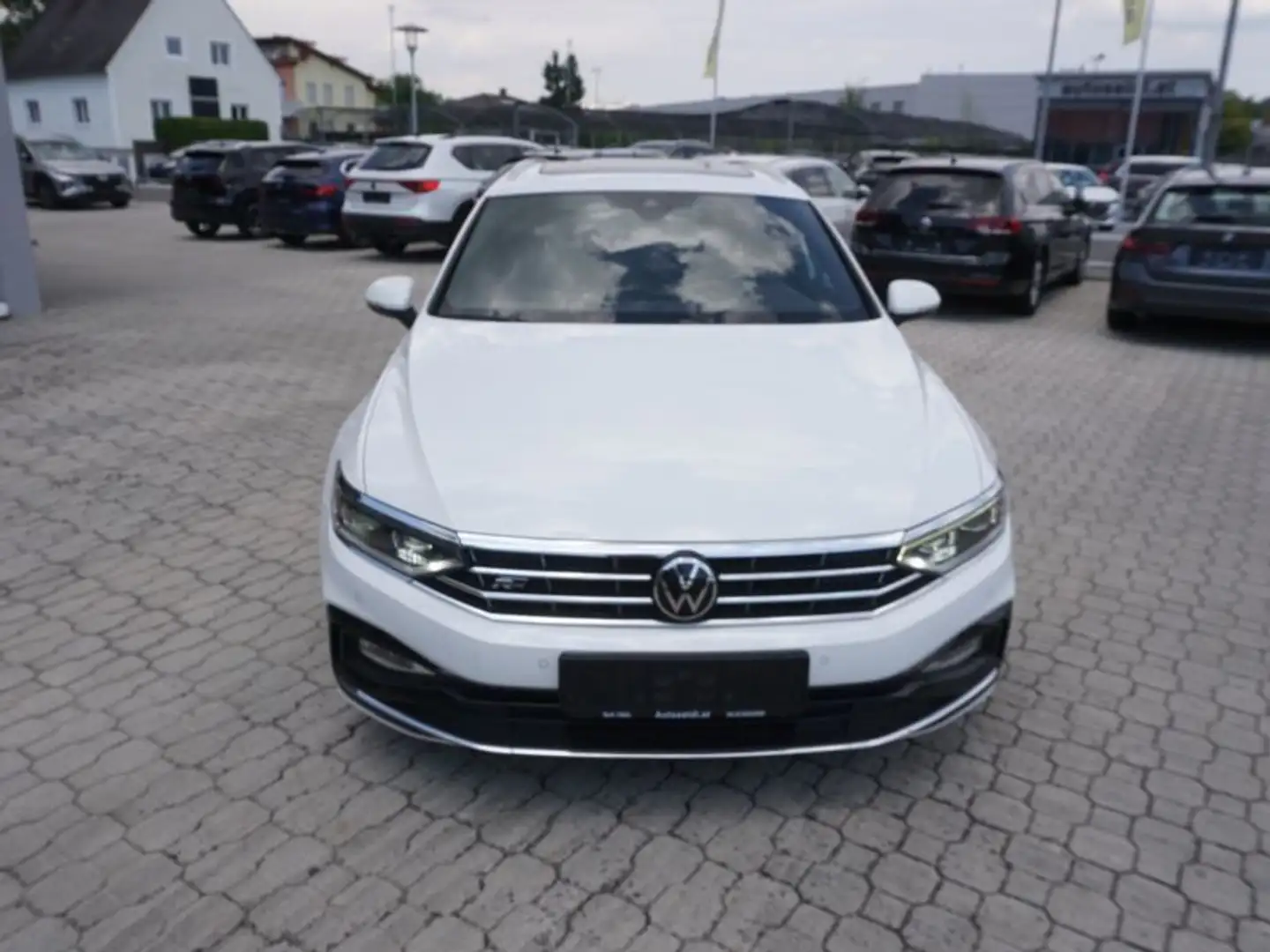 Volkswagen Passat Variant Business 2,0 SCR TDI DSG *R-LINE+MATRIX+VIRTUAL* Weiß - 2