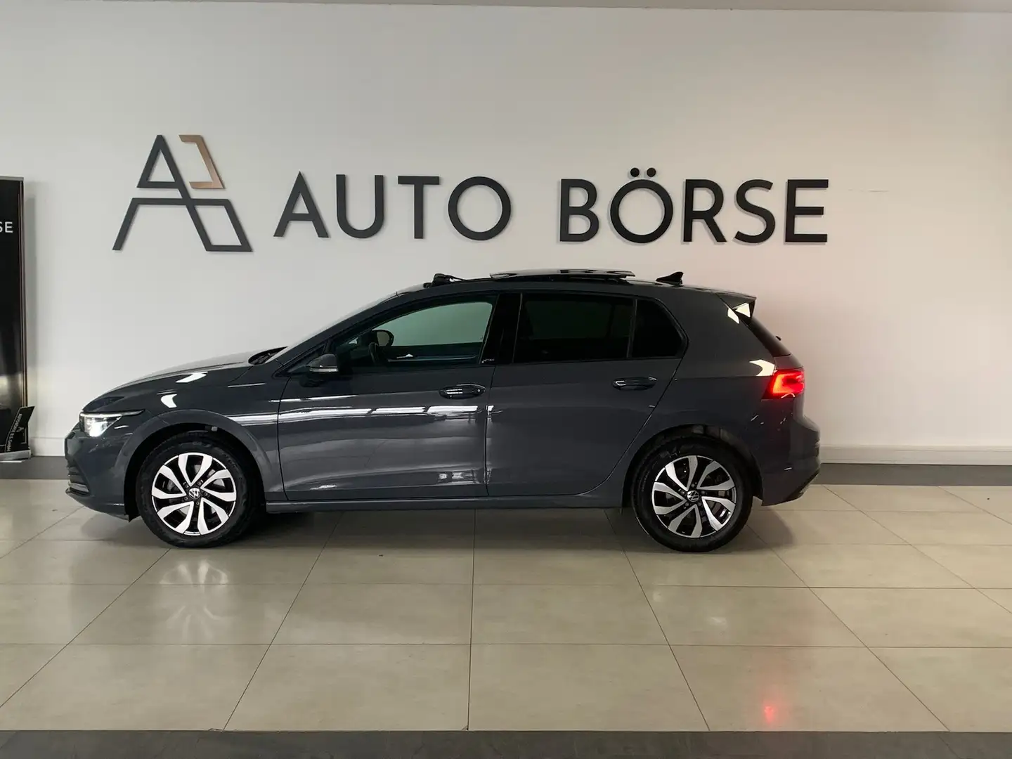 Volkswagen Golf VIII Lim DSG ACTIVE NAV*PANO*HUD*CAM*MATRIX Gris - 2