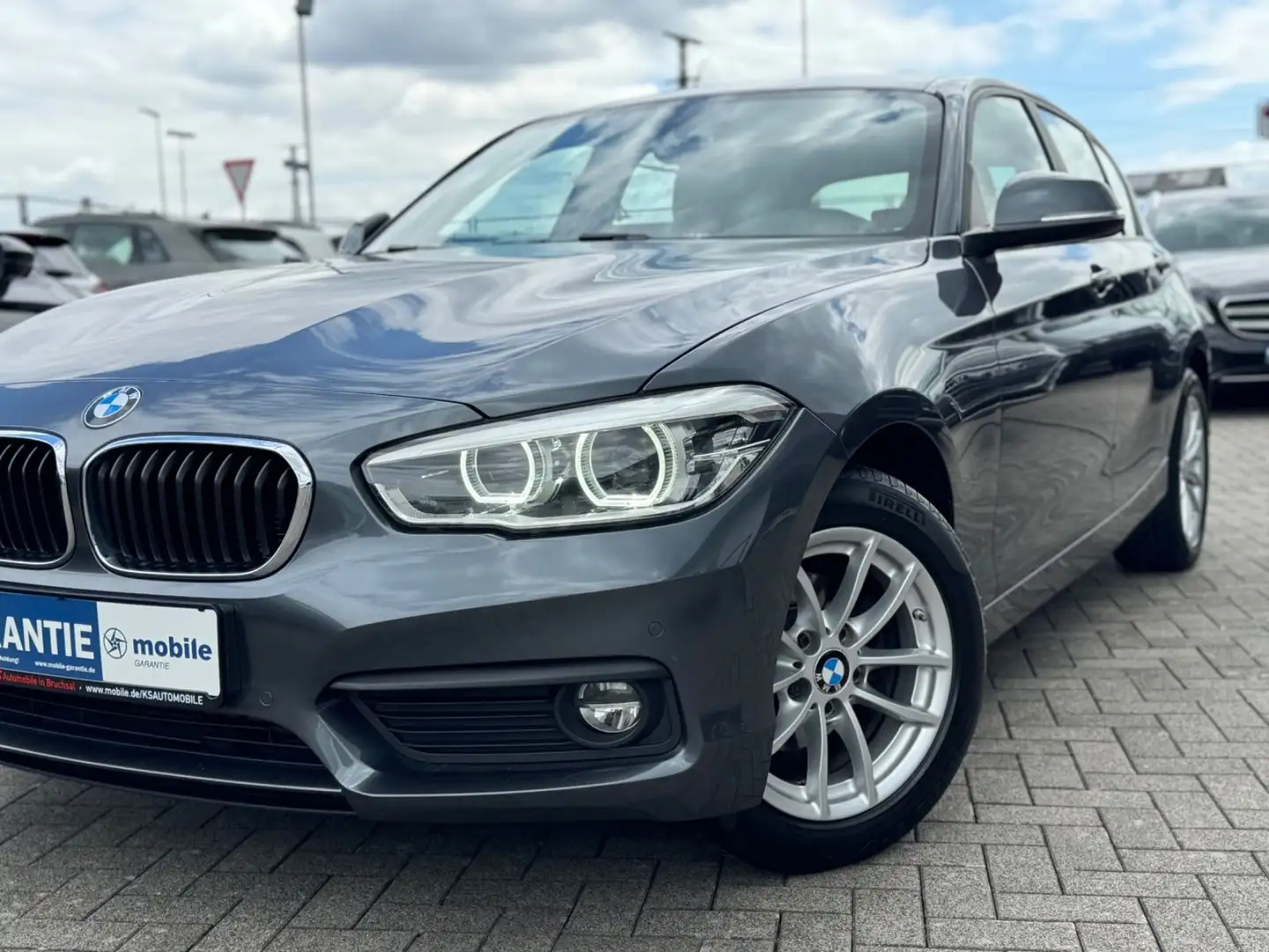 BMW 116 d Advantage Aut. *Navi*LED*PDC*Shzg*Temp* Grau - 2