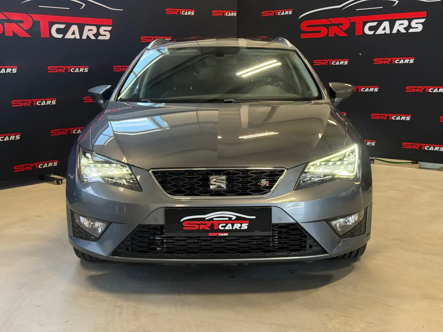 SEAT Leon 2.0 TDI 4Drive*FR Line Sport*Panorama*LED*Tempomat Grau - 2