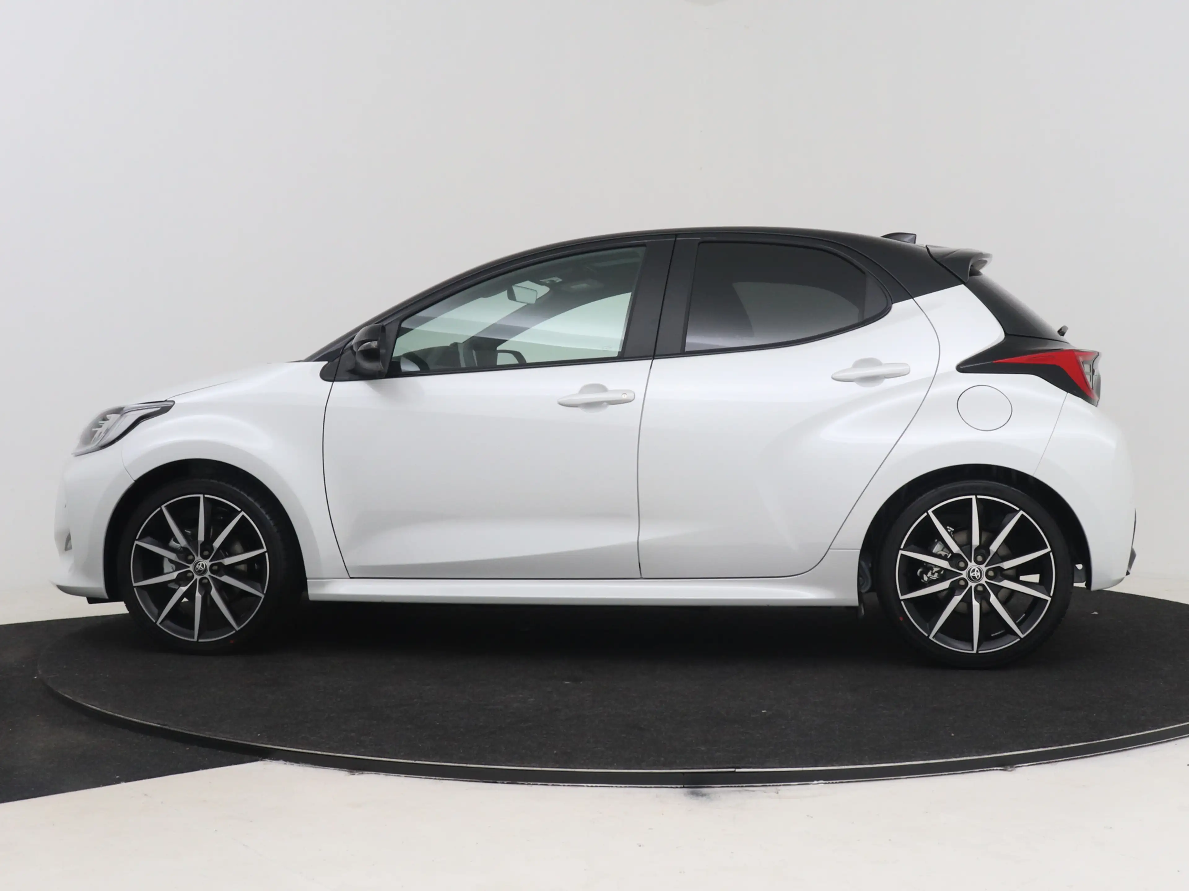 Toyota Yaris 1.5 Hybrid 130 GR SPORT — photo 3
