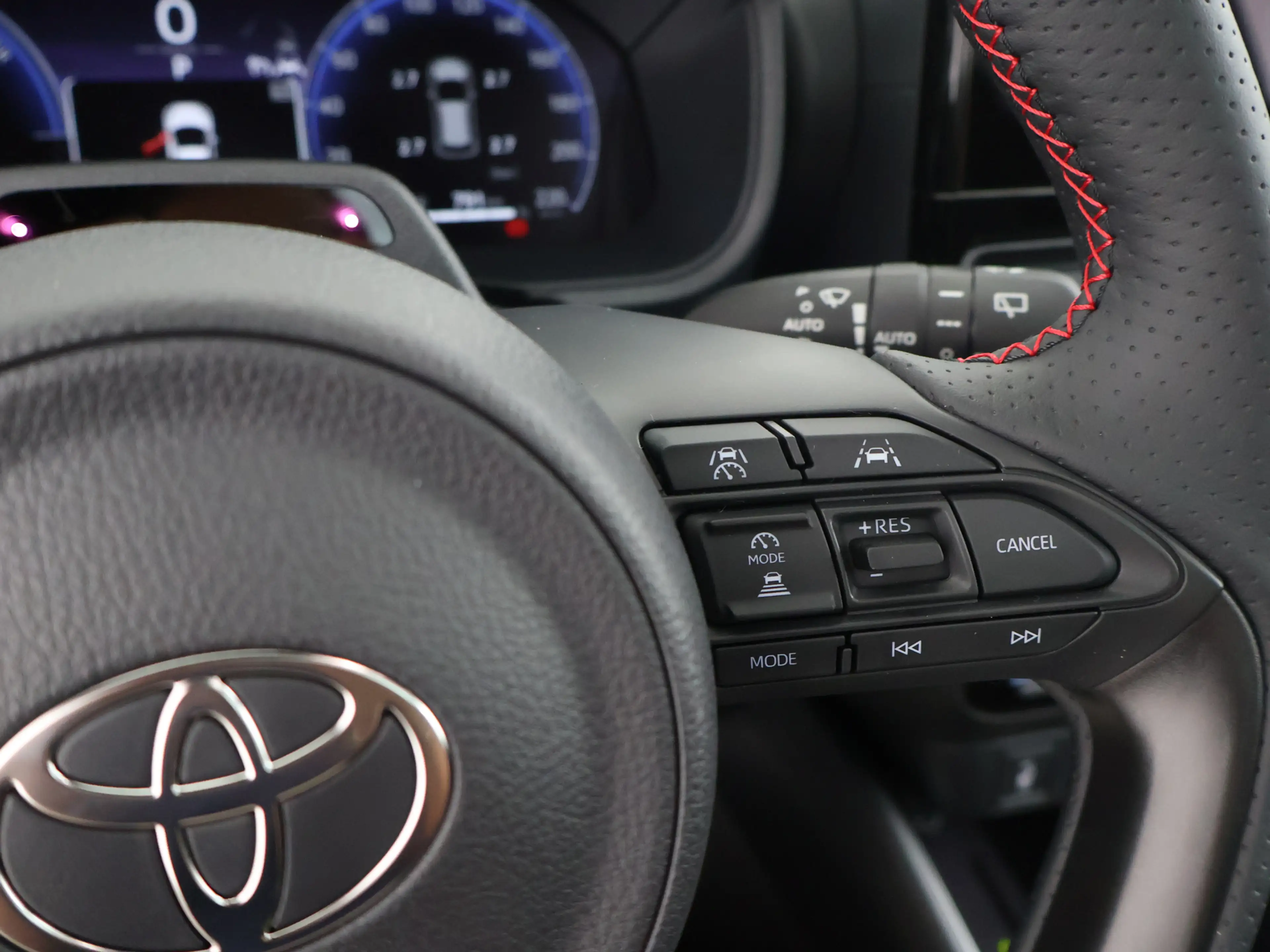 Toyota Yaris 1.5 Hybrid 130 GR SPORT — photo 11