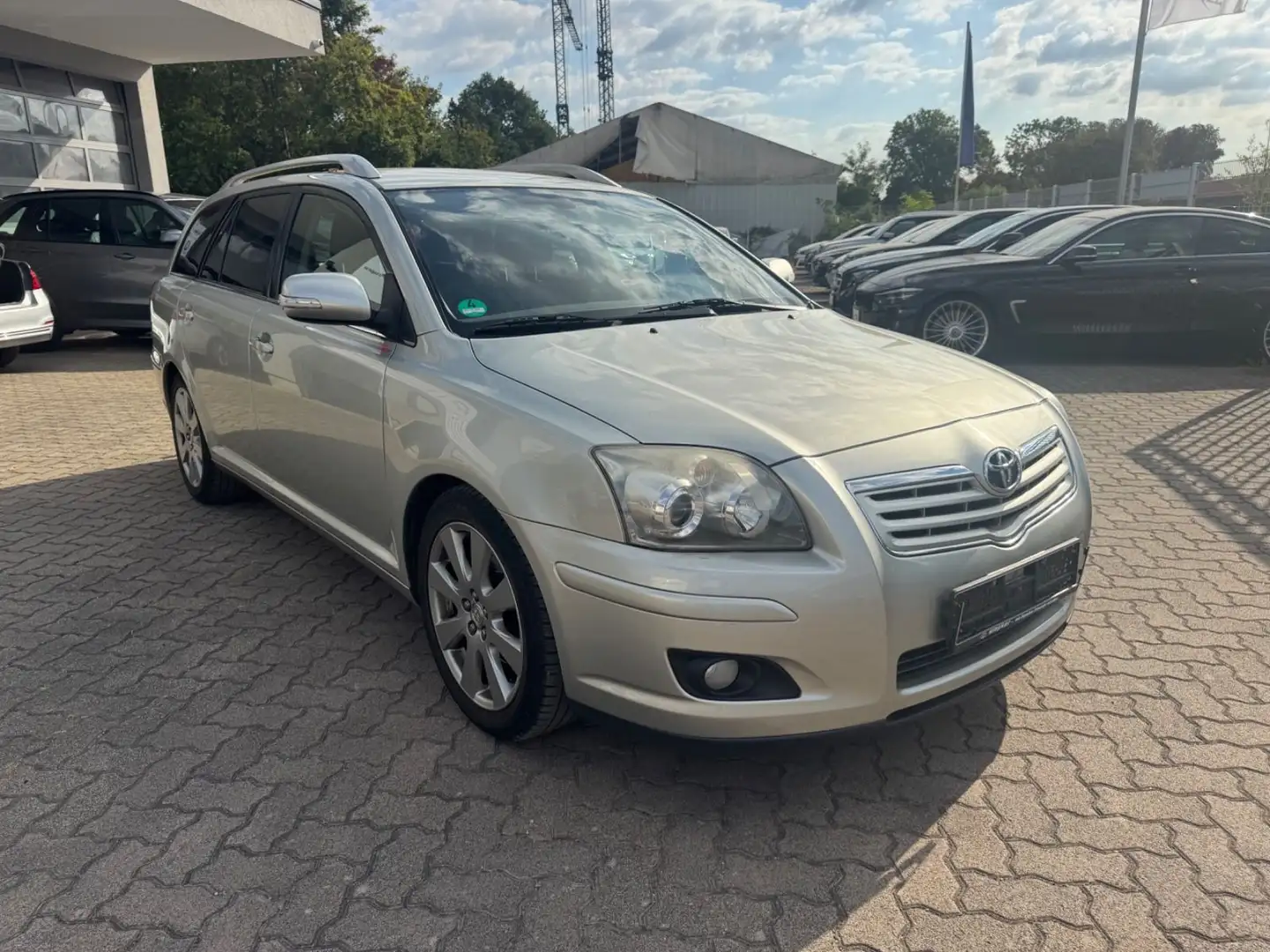 Toyota Avensis Kombi 2.0 Team Argent - 2