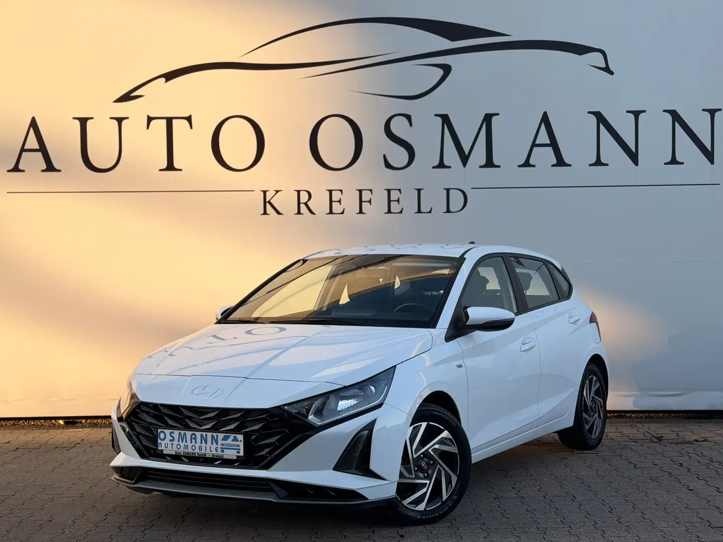 Hyundai i20 1.0 T-GDI 48V-Hybrid DCT Pure  Navi Kamera Weiß - 1