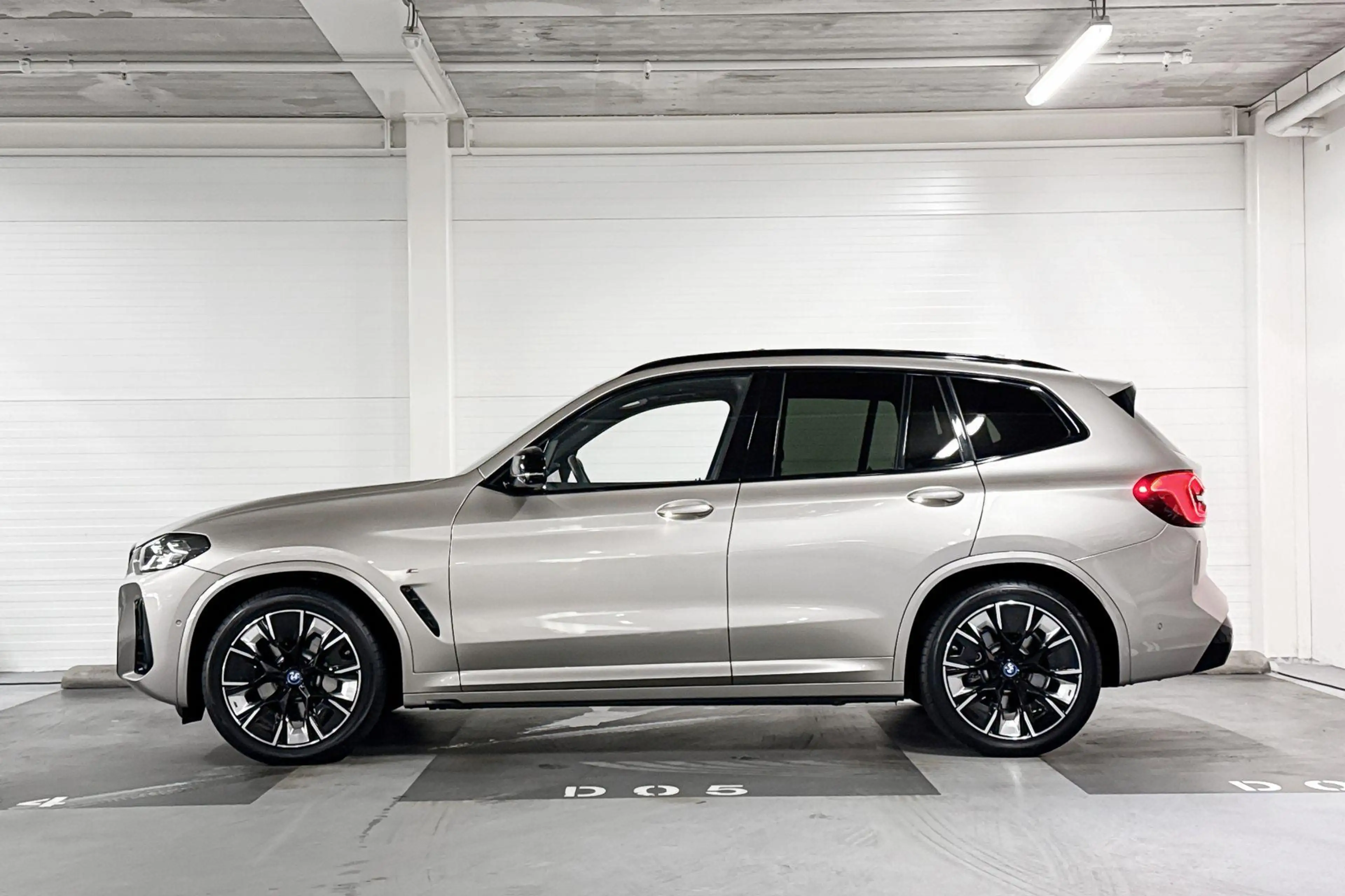 BMW iX3 High Executive 80 kWh — photo 2