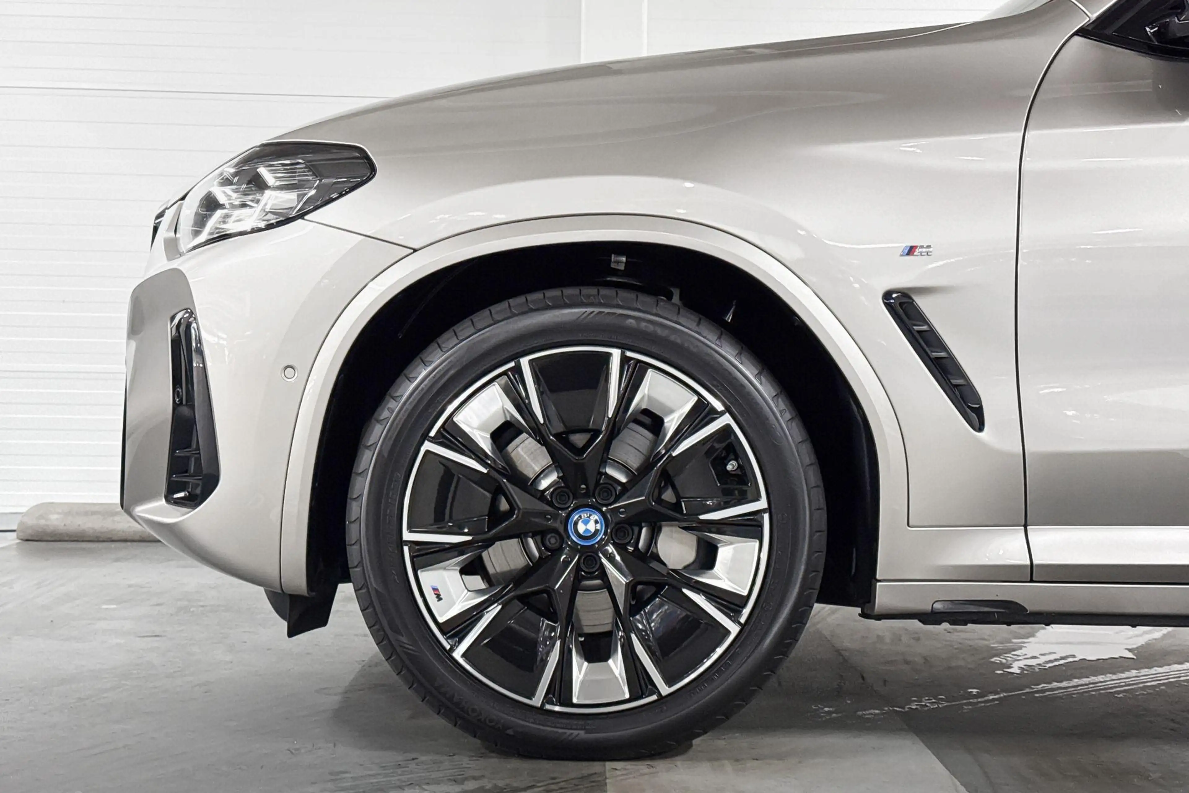 BMW iX3 High Executive 80 kWh — photo 5