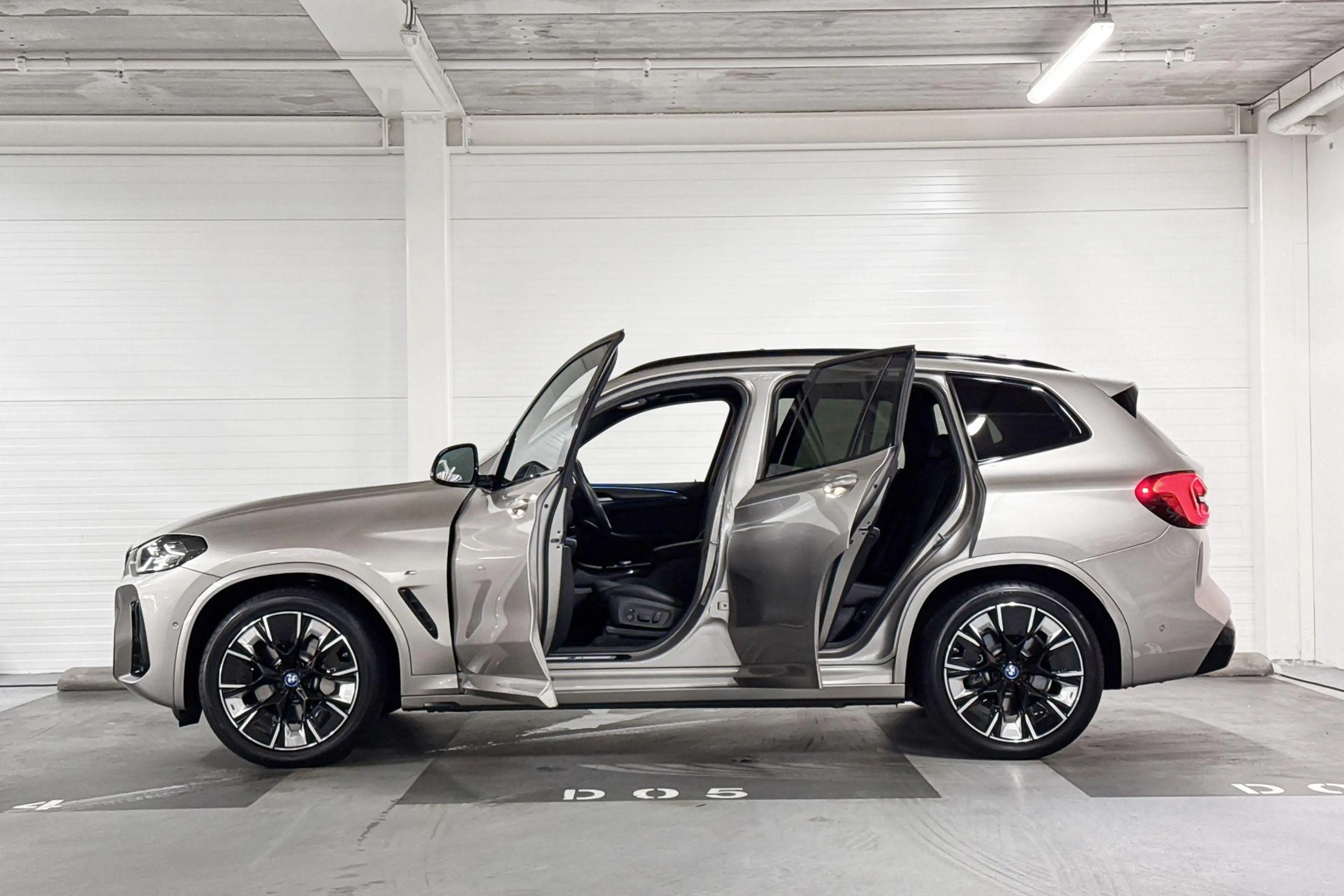 BMW iX3 High Executive 80 kWh — photo 3