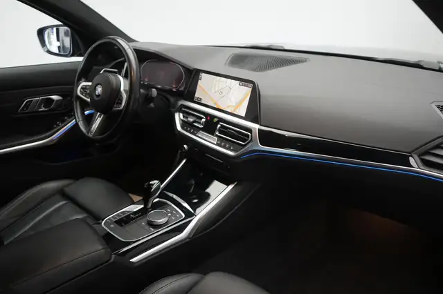 BMW 3 Series view 8