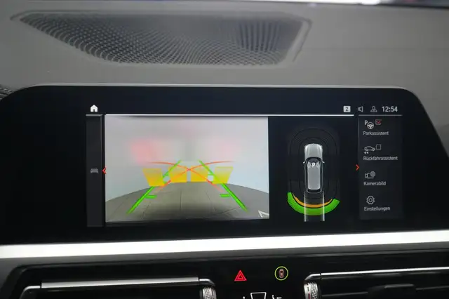 BMW 3 Series view 14