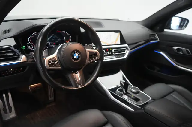 BMW 3 Series view 13