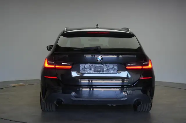 BMW 3 Series view 5