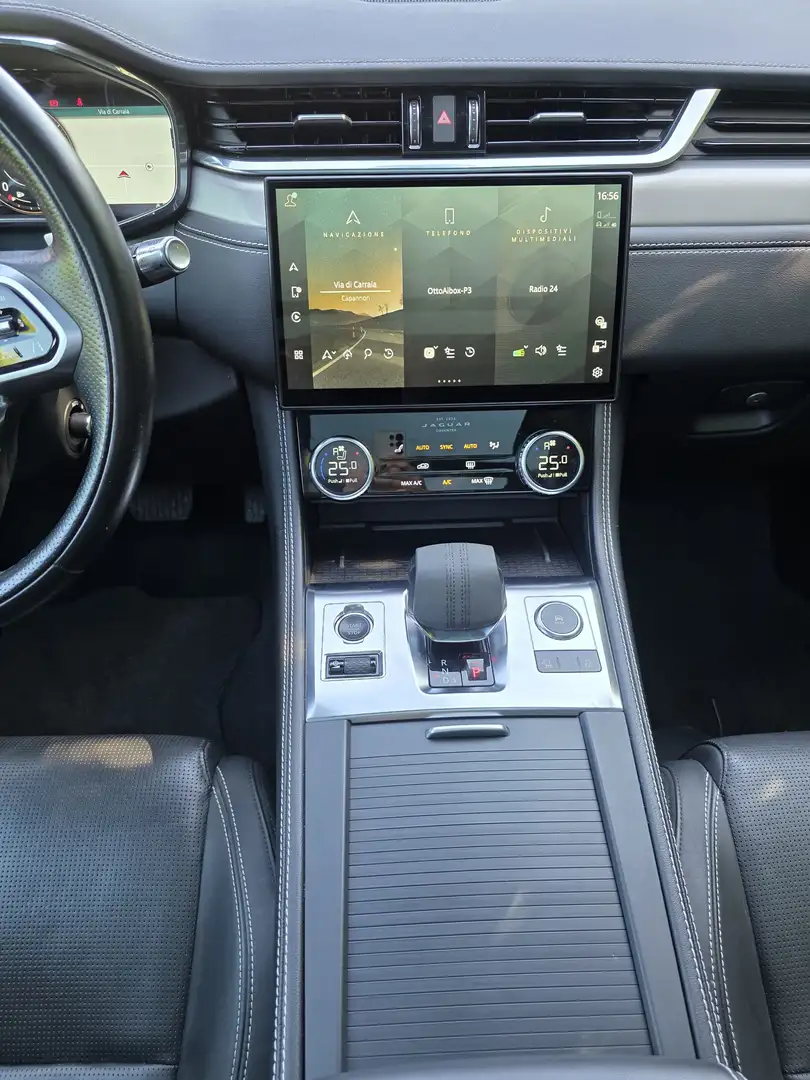 Jaguar F-Pace F-Pace 2.0d i4 mhev R-Dynamic HSE awd 204cv auto Grigio - 2