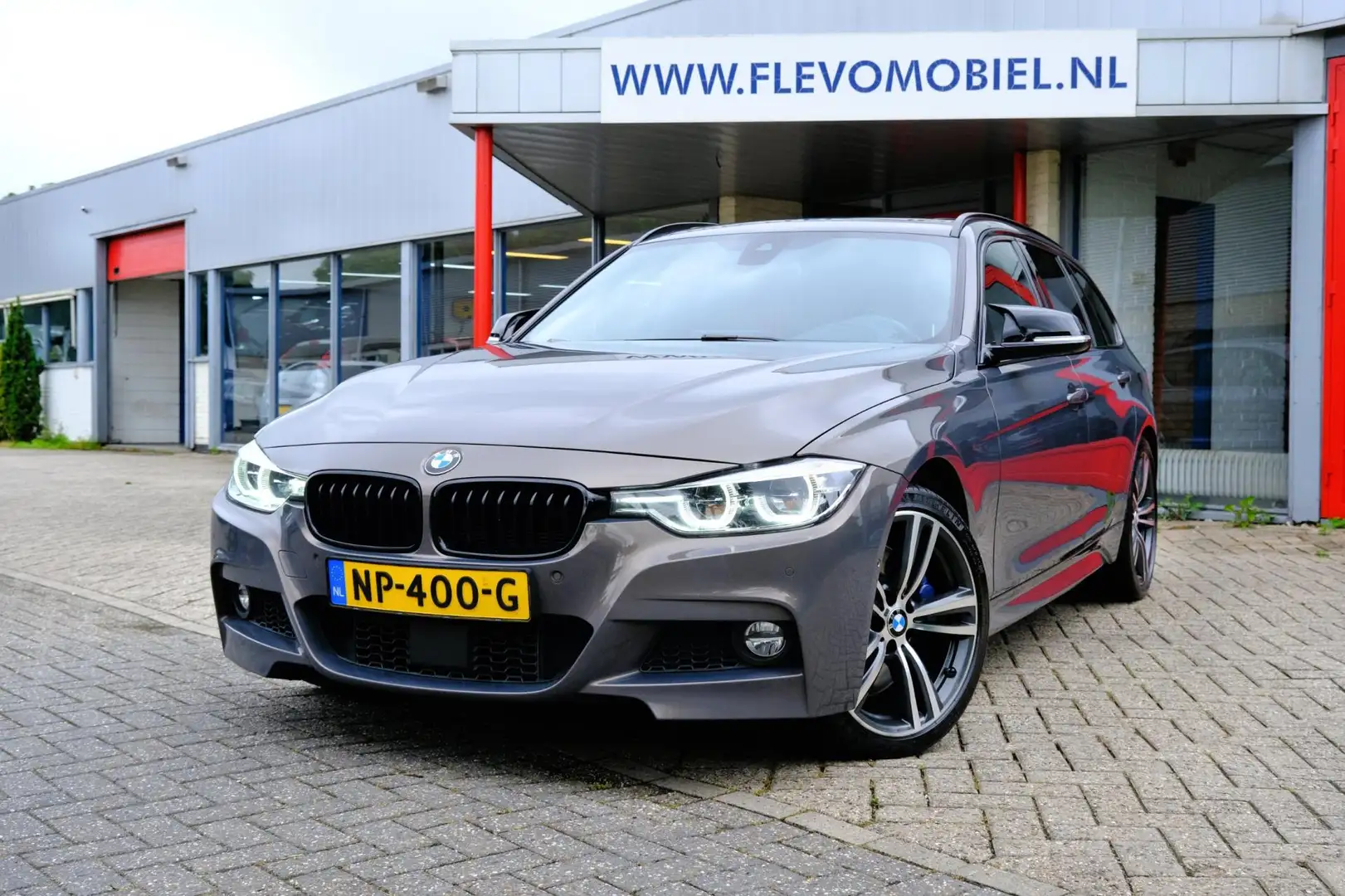 BMW 335 3-serie Touring 335d 313pk xDrive M Sport Aut. Pan Коричневий - 1