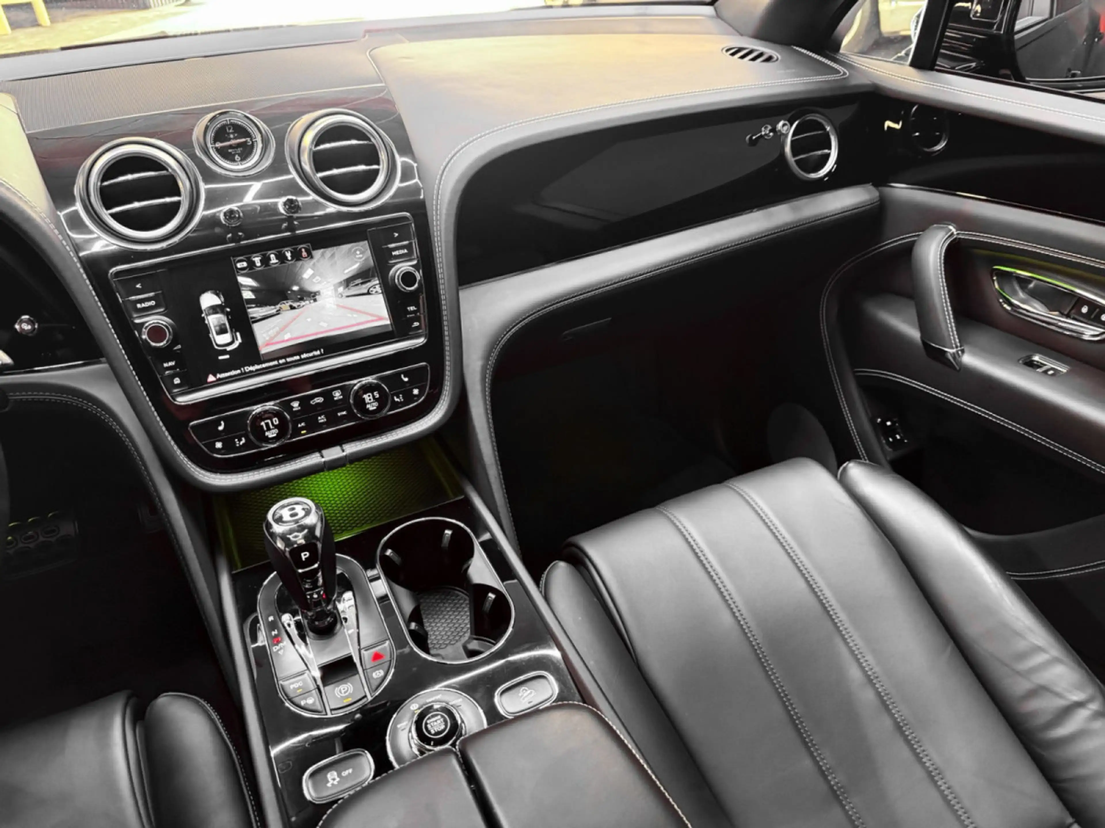 Bentley Bentayga 4.0 V8 / 1ST HAND / SERVICE NEW — photo 12