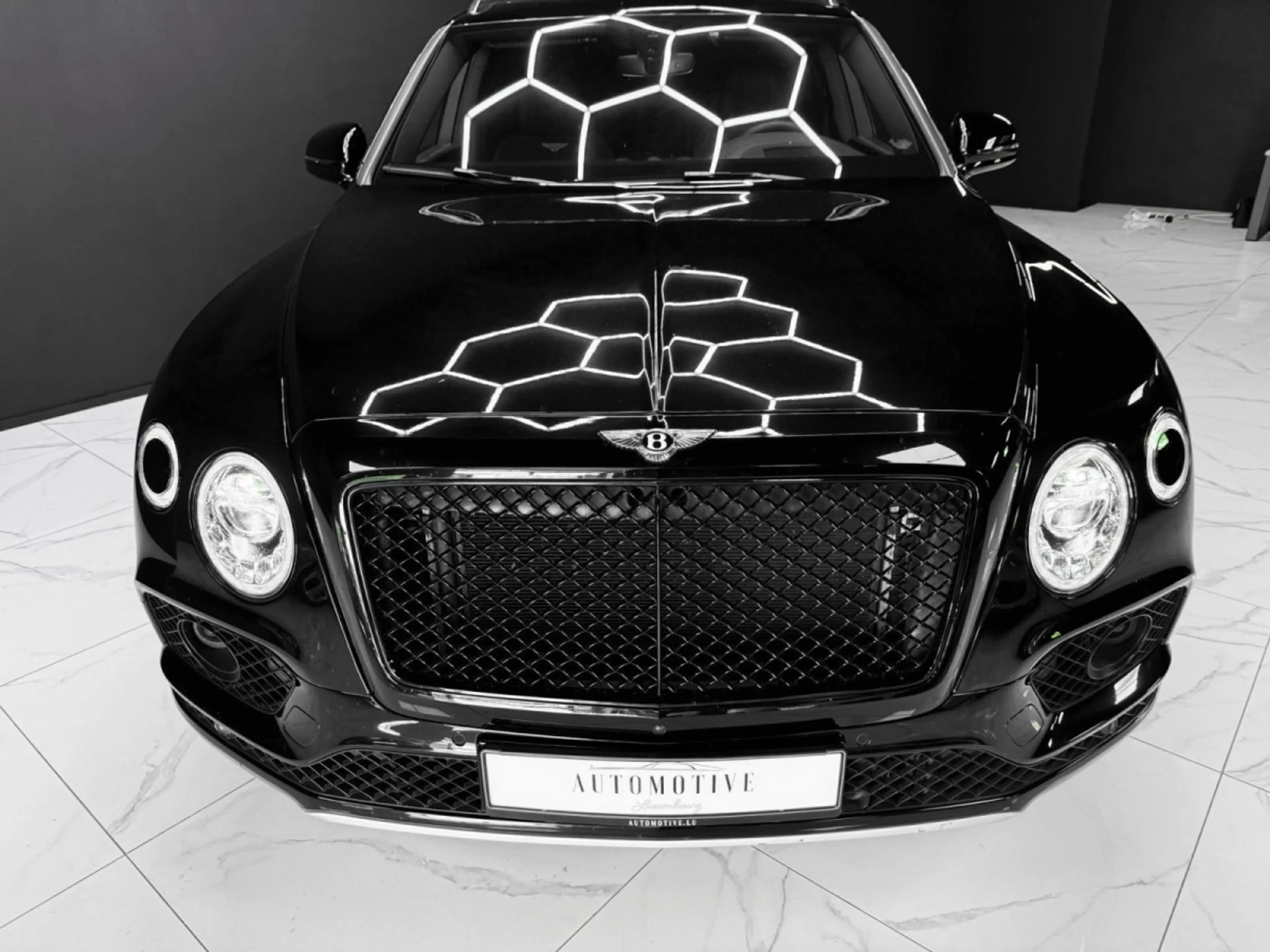 Bentley Bentayga 4.0 V8 / 1ST HAND / SERVICE NEW — photo 8