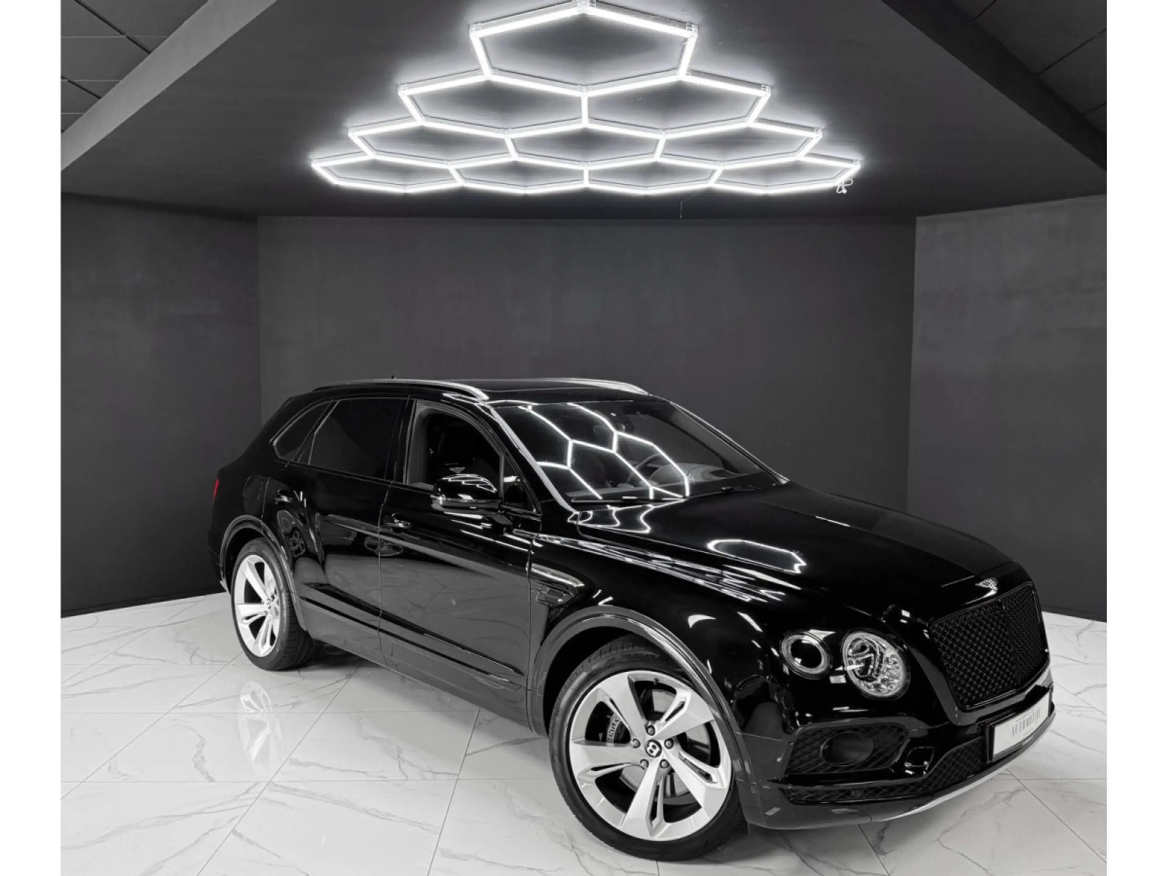 Bentley Bentayga 4.0 V8 / 1ST HAND / SERVICE NEW — photo 7