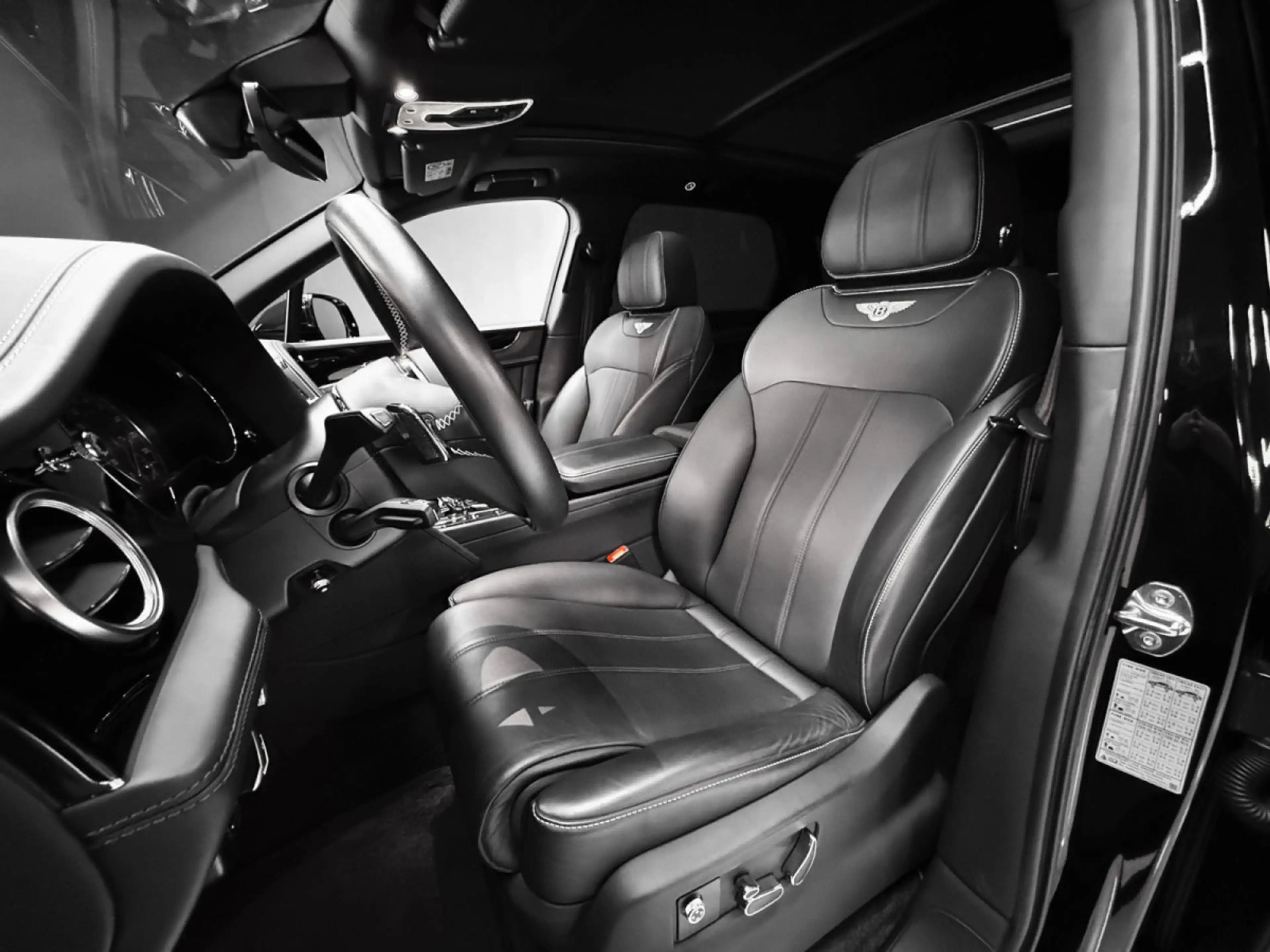 Bentley Bentayga 4.0 V8 / 1ST HAND / SERVICE NEW — photo 9