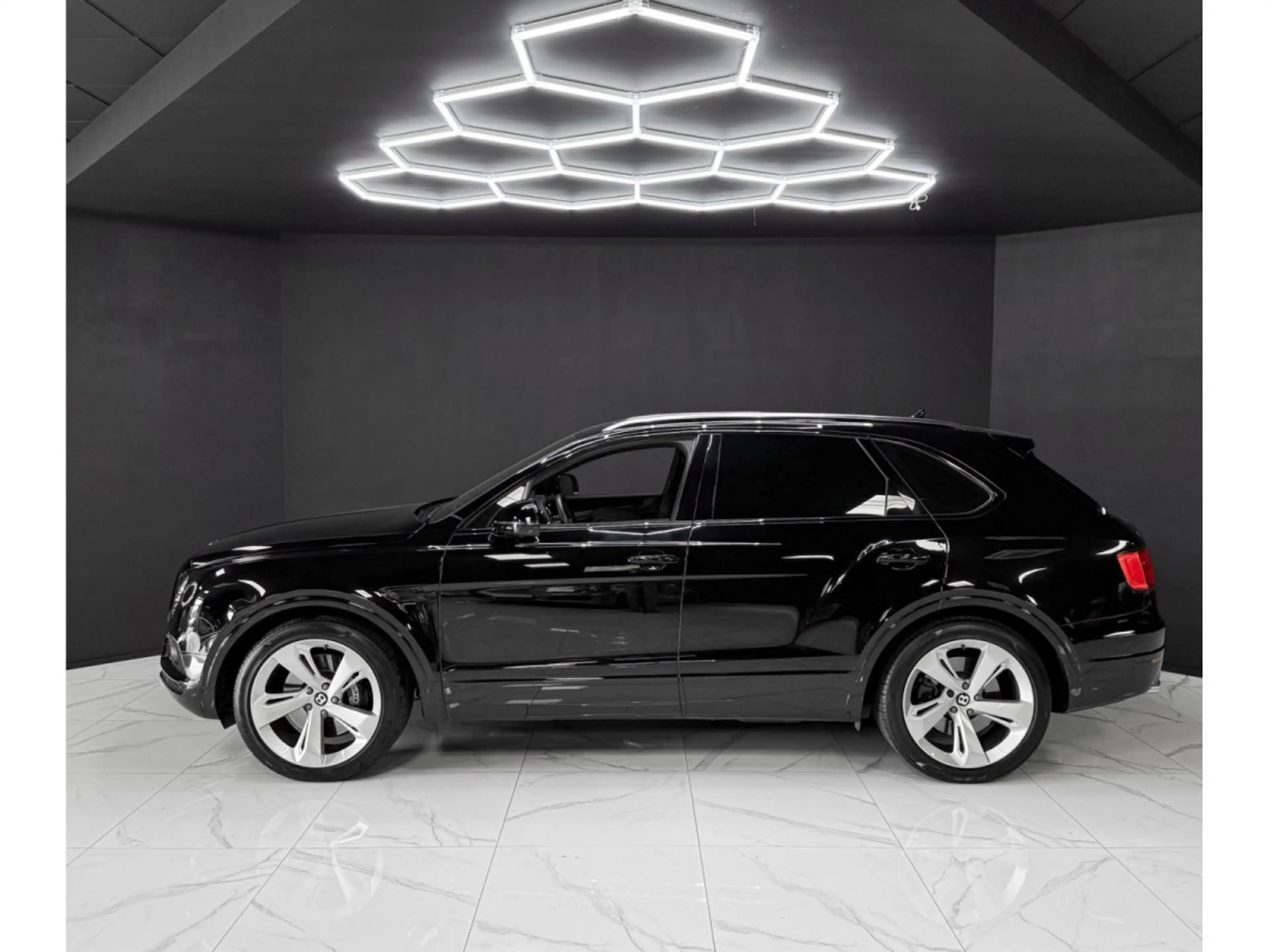 Bentley Bentayga 4.0 V8 / 1ST HAND / SERVICE NEW — photo 2