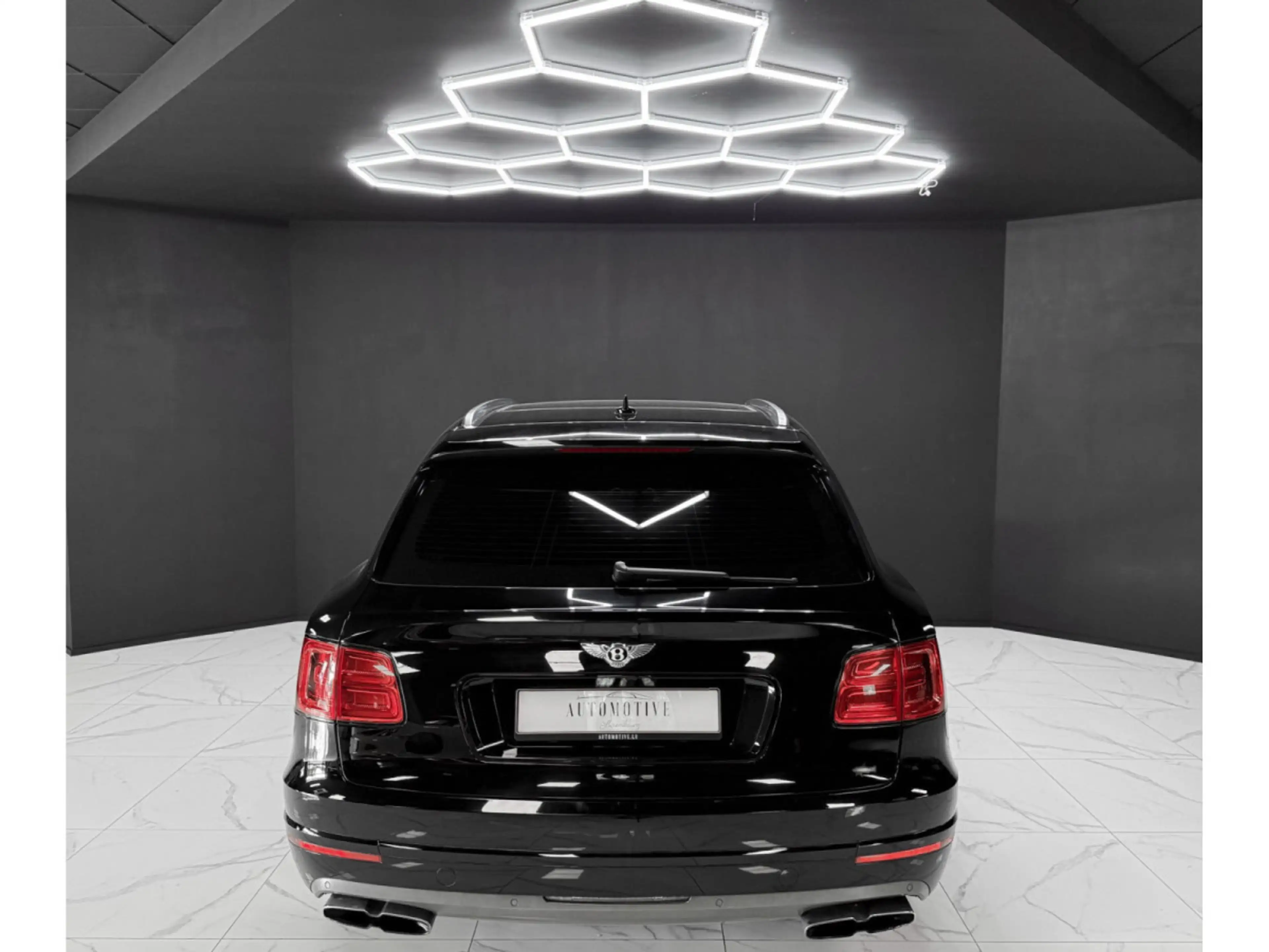 Bentley Bentayga 4.0 V8 / 1ST HAND / SERVICE NEW — photo 4
