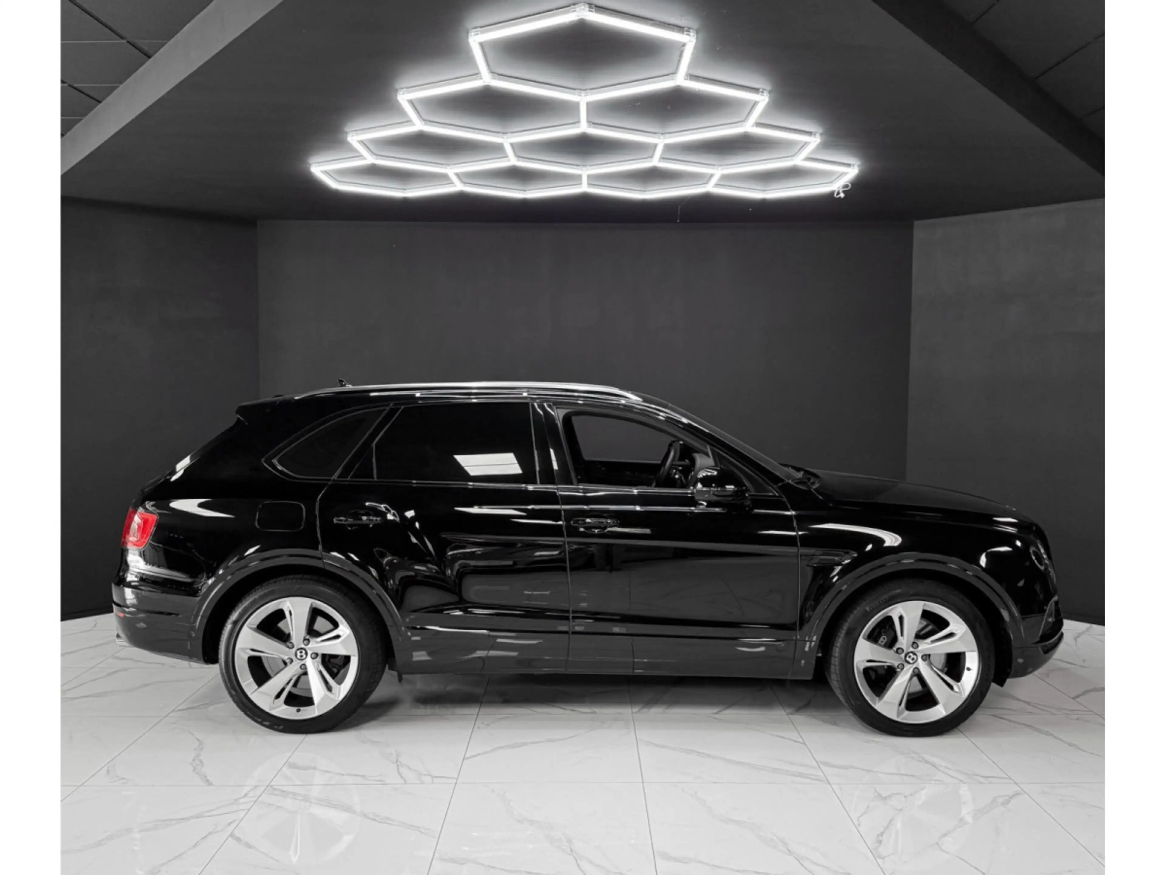 Bentley Bentayga 4.0 V8 / 1ST HAND / SERVICE NEW — photo 6