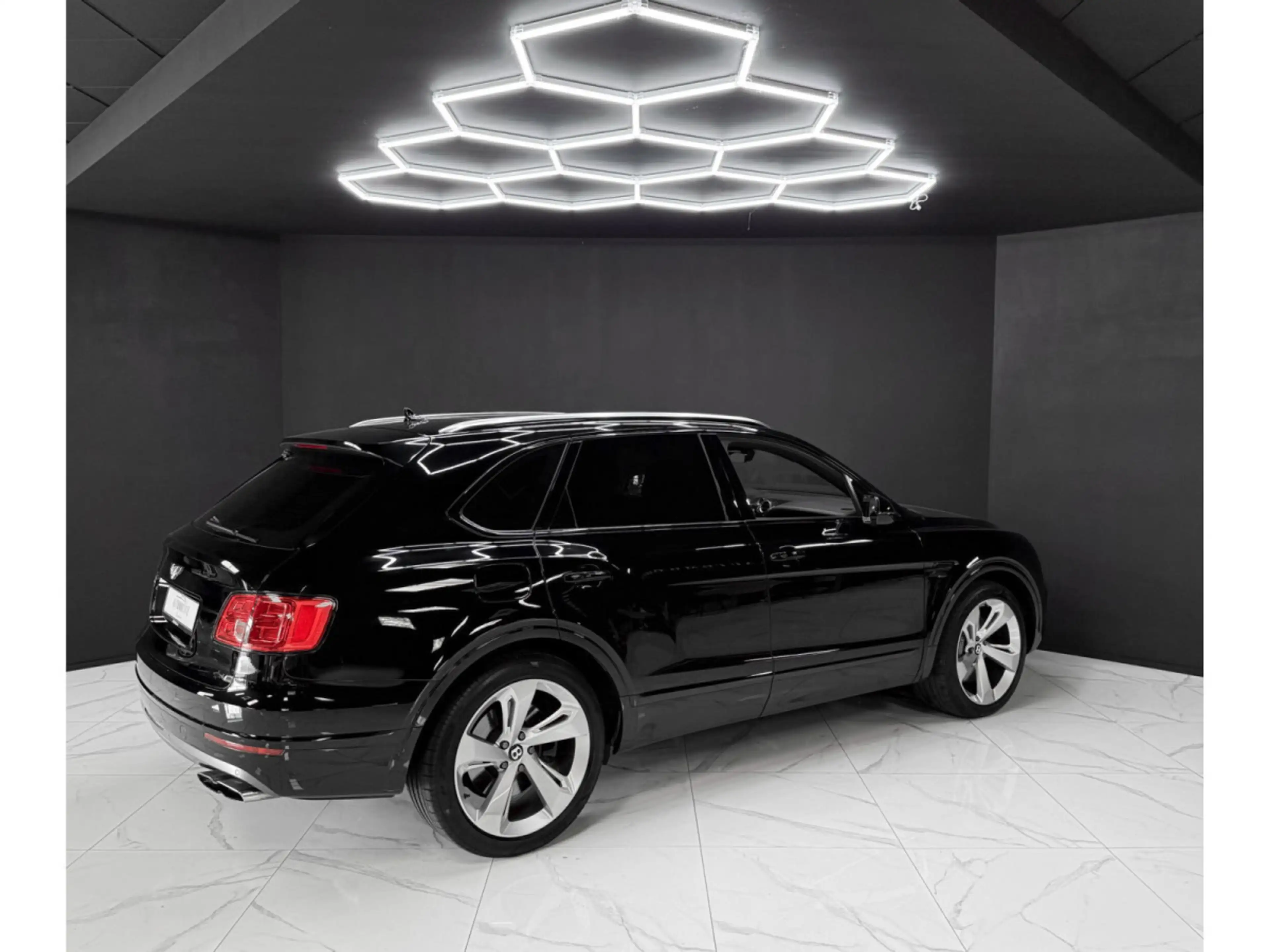Bentley Bentayga 4.0 V8 / 1ST HAND / SERVICE NEW — photo 5