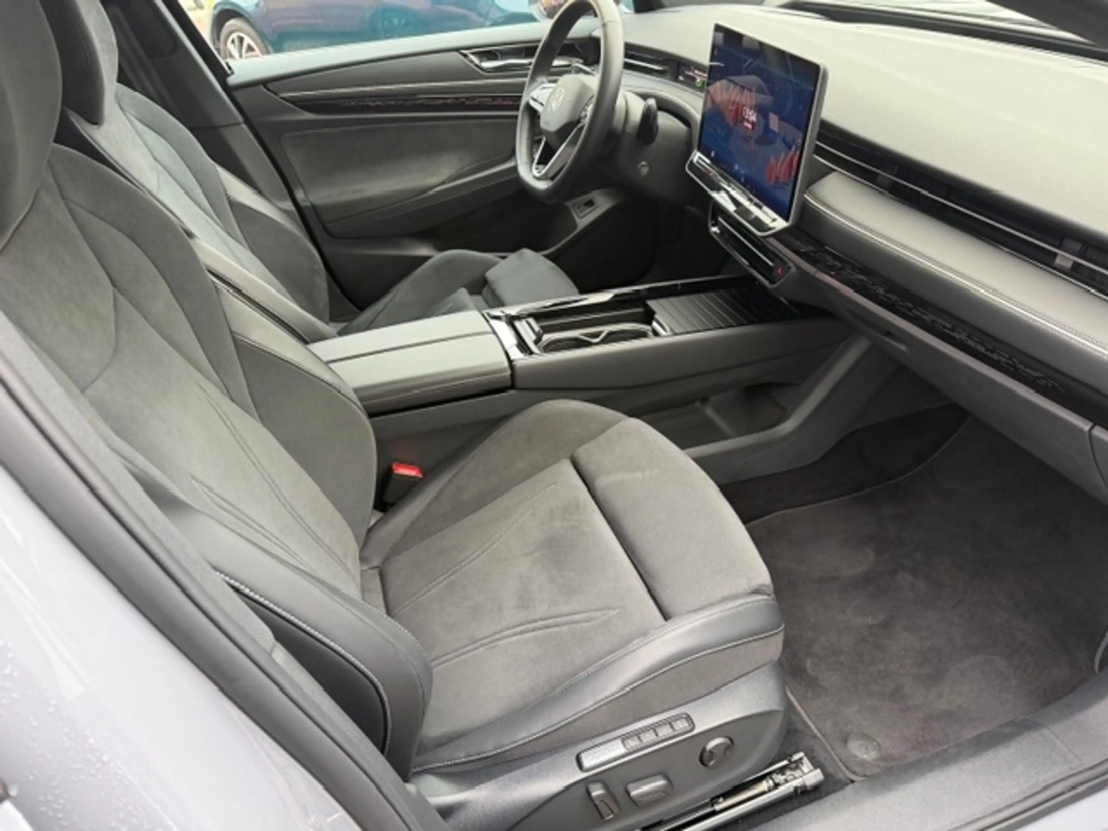 Volkswagen ID.7 Tourer Pro S 210 KW 91 KWh — photo 11