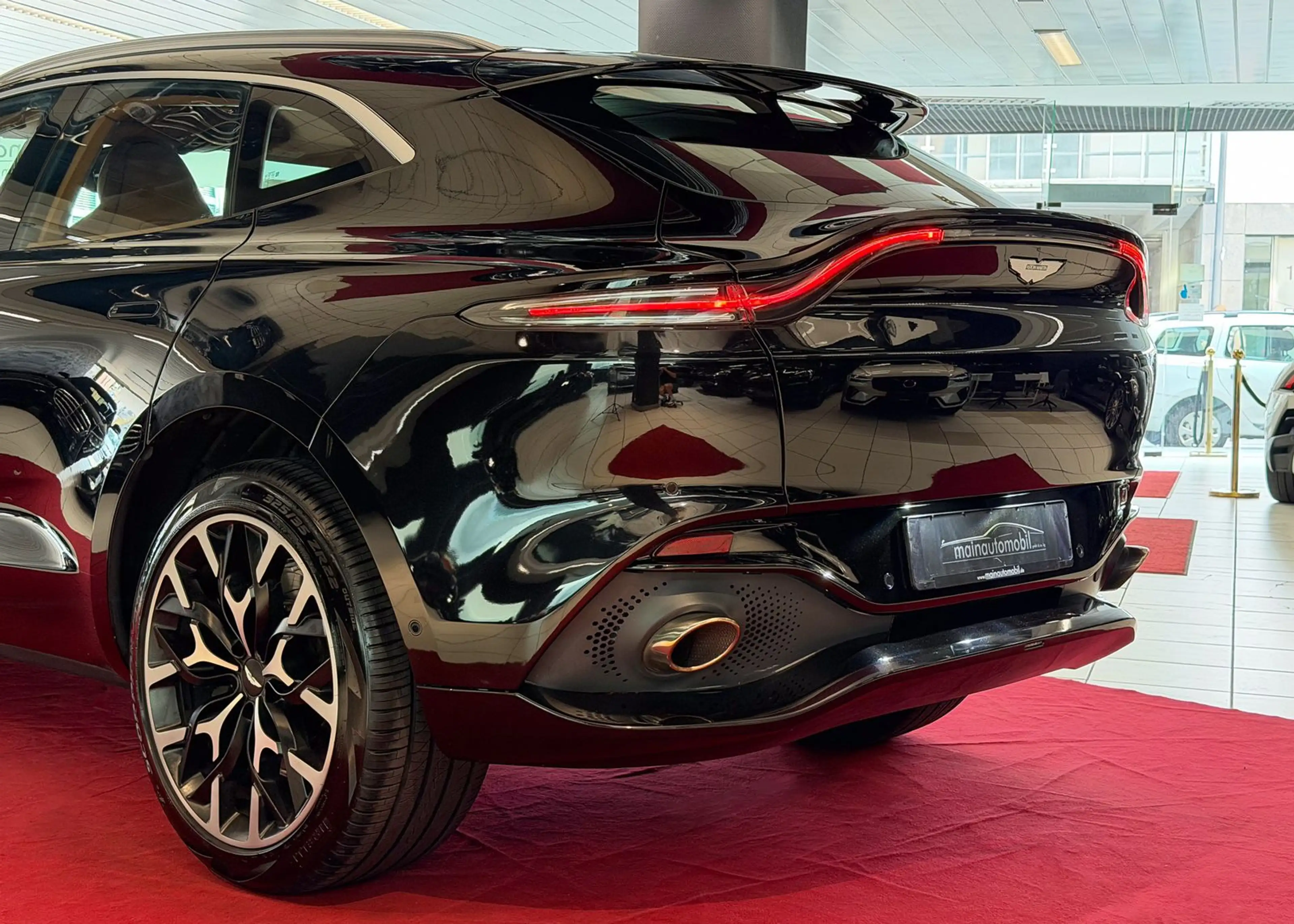 Aston Martin DBX 550 MWST ACC Pano Massage 22" Digitaltacho — photo 7
