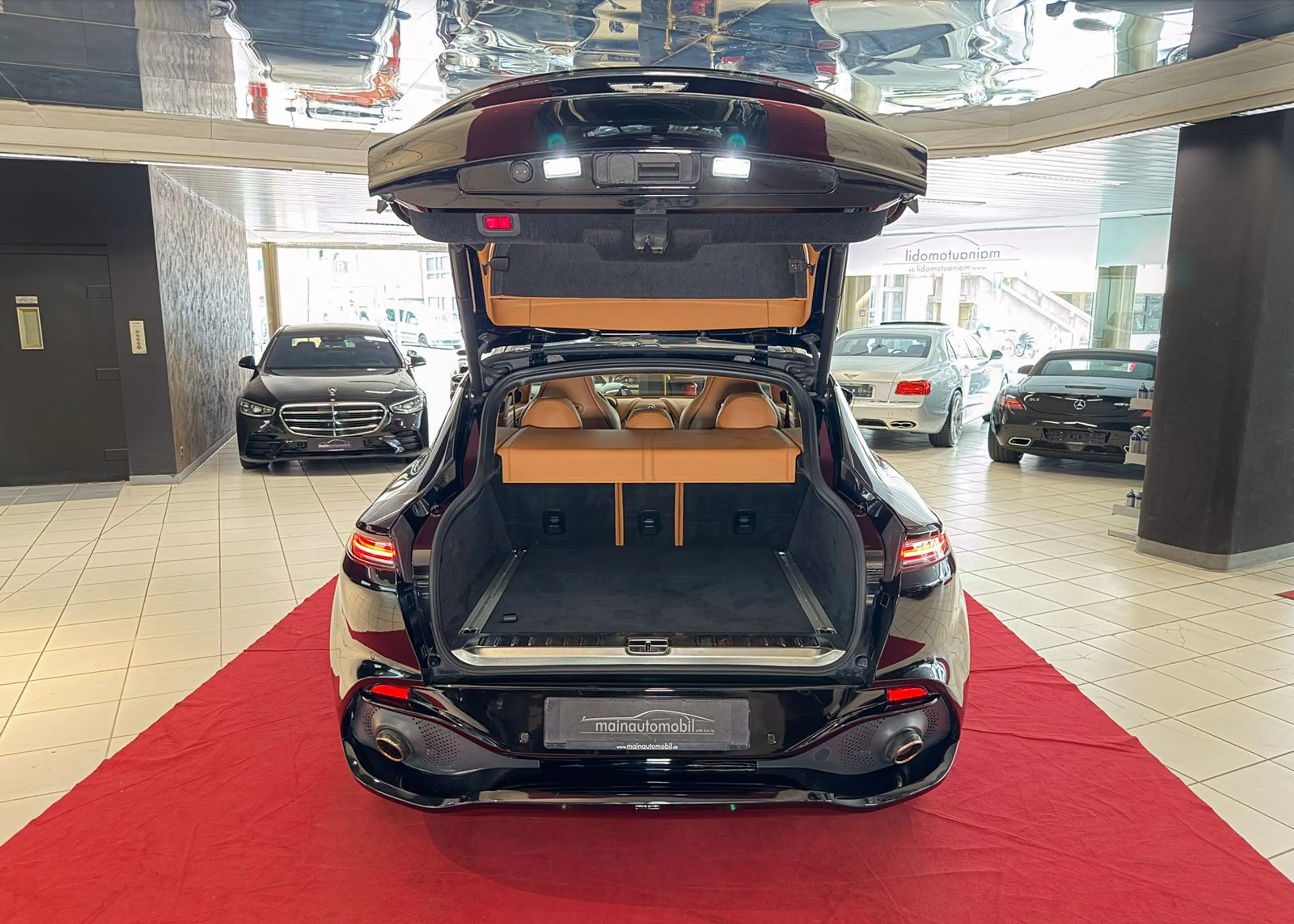 Aston Martin DBX 550 MWST ACC Pano Massage 22" Digitaltacho — photo 36