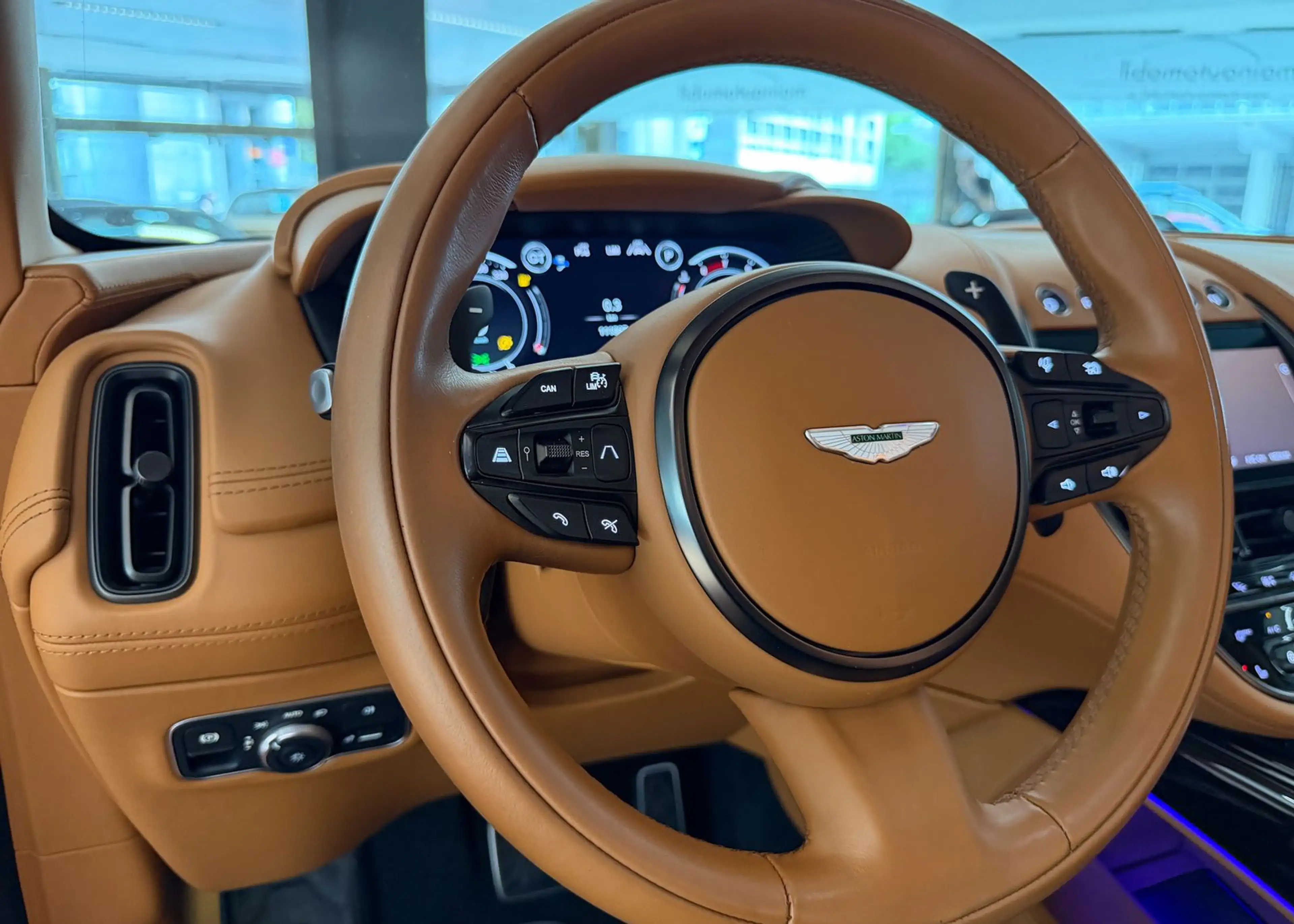 Aston Martin DBX 550 MWST ACC Pano Massage 22" Digitaltacho — photo 19