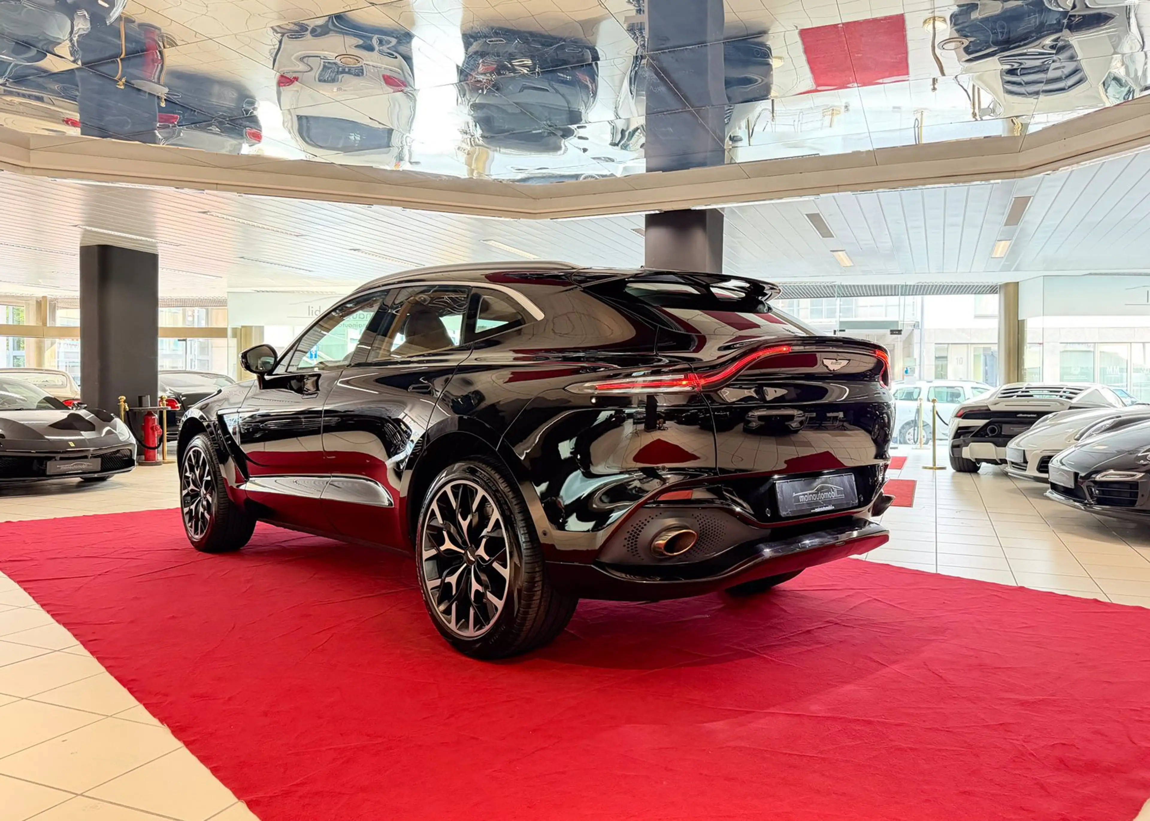 Aston Martin DBX 550 MWST ACC Pano Massage 22" Digitaltacho — photo 6