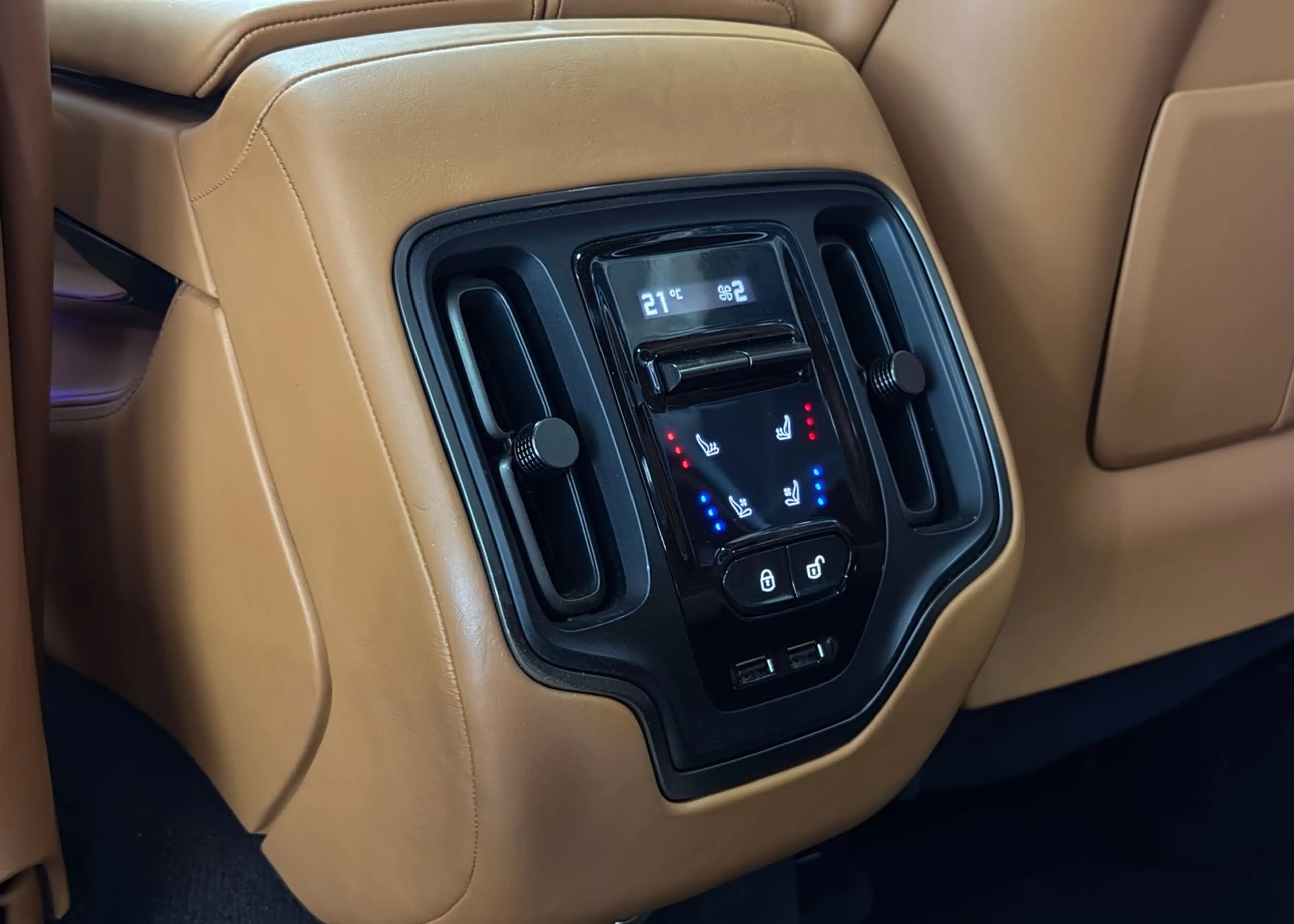 Aston Martin DBX 550 MWST ACC Pano Massage 22" Digitaltacho — photo 33