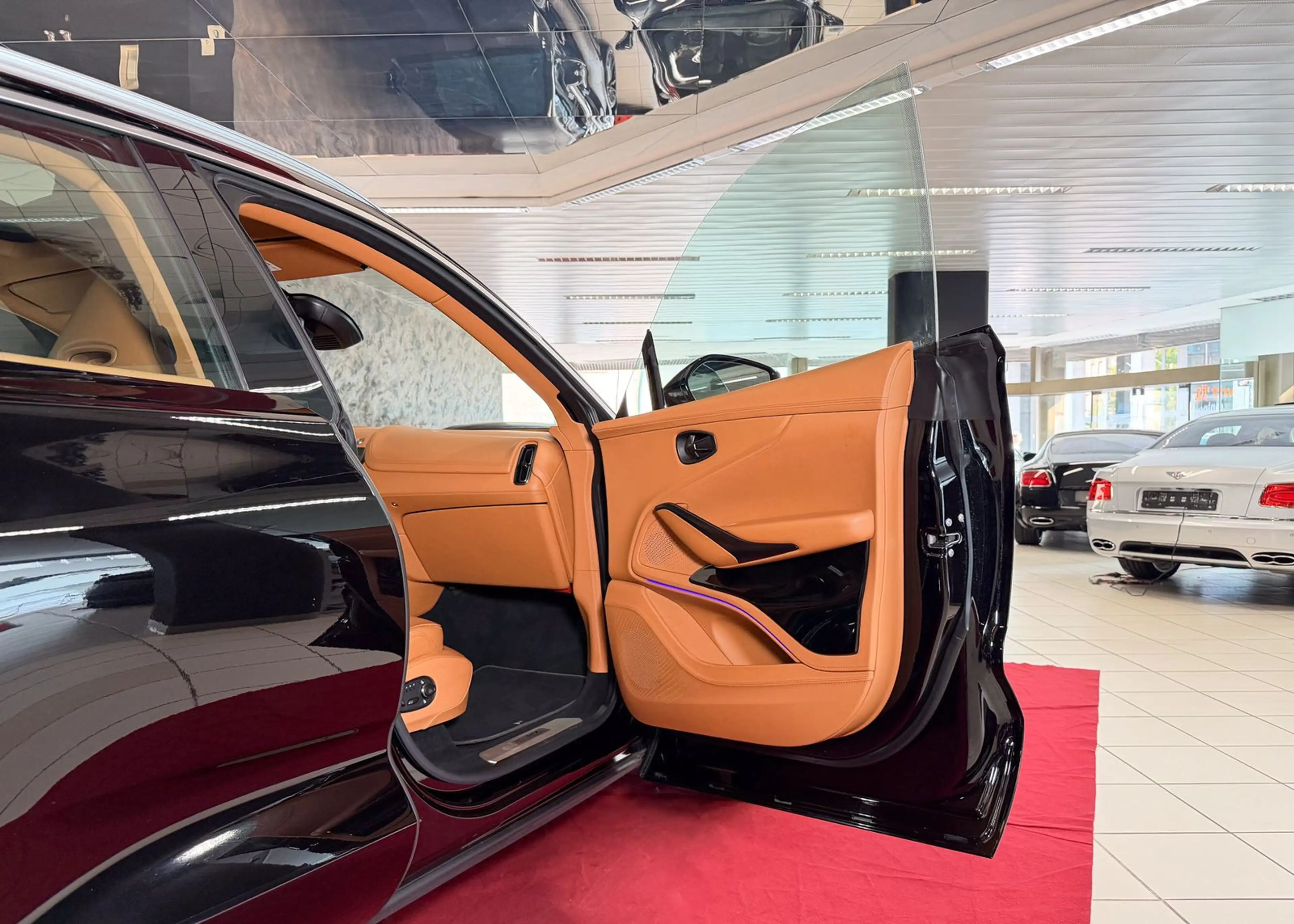 Aston Martin DBX 550 MWST ACC Pano Massage 22" Digitaltacho — photo 30