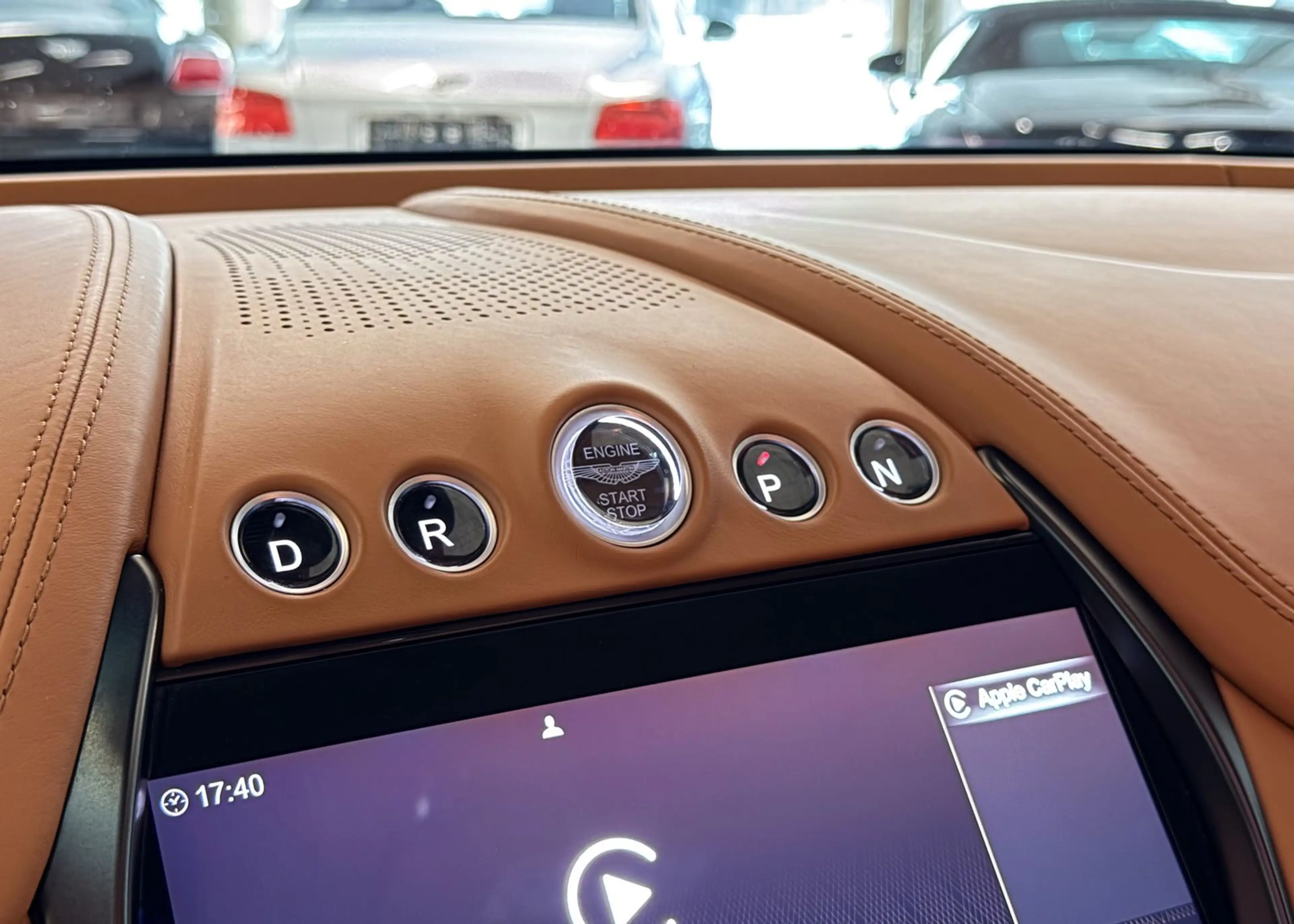 Aston Martin DBX 550 MWST ACC Pano Massage 22" Digitaltacho — photo 22