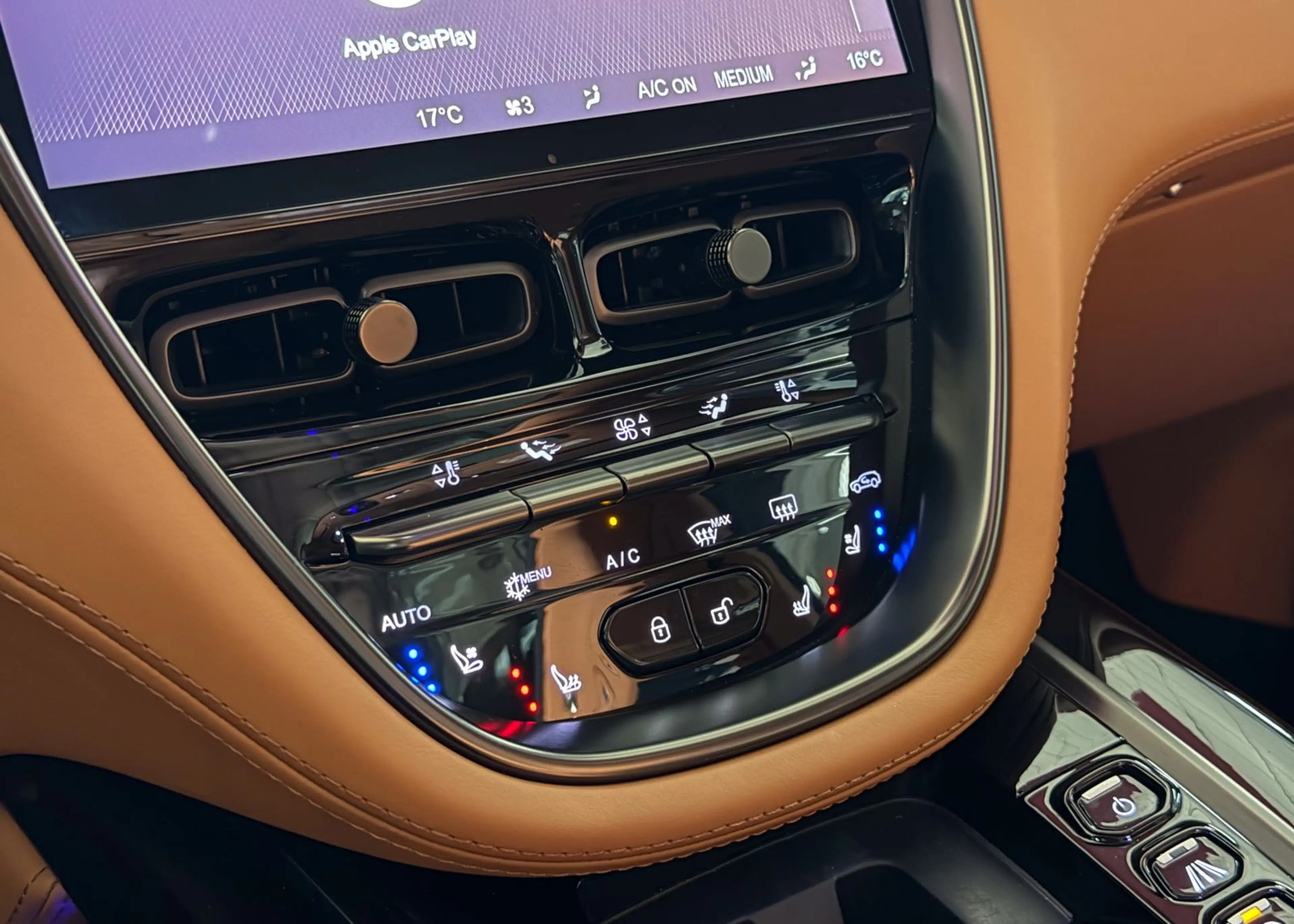 Aston Martin DBX 550 MWST ACC Pano Massage 22" Digitaltacho — photo 24
