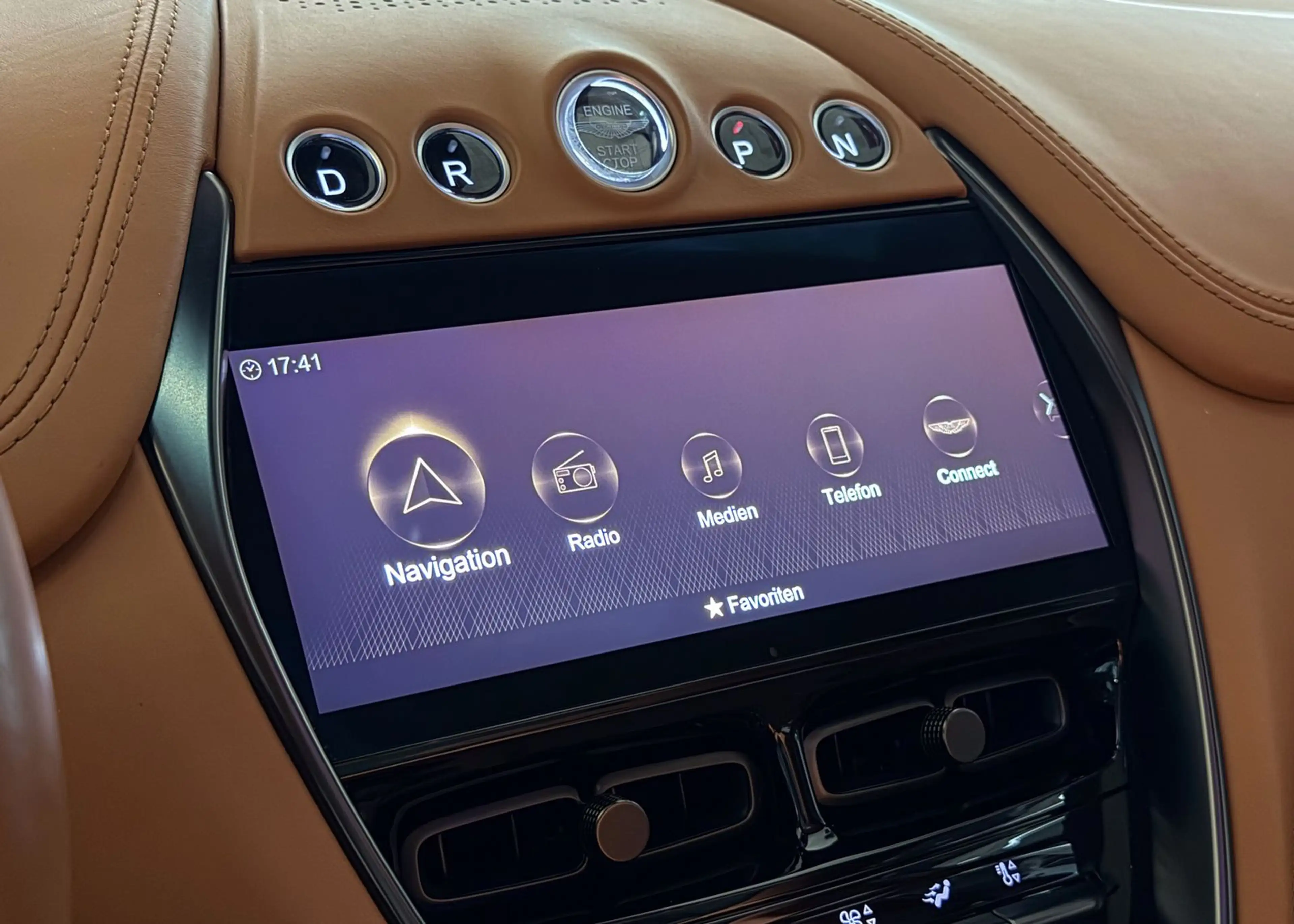 Aston Martin DBX 550 MWST ACC Pano Massage 22" Digitaltacho — photo 23