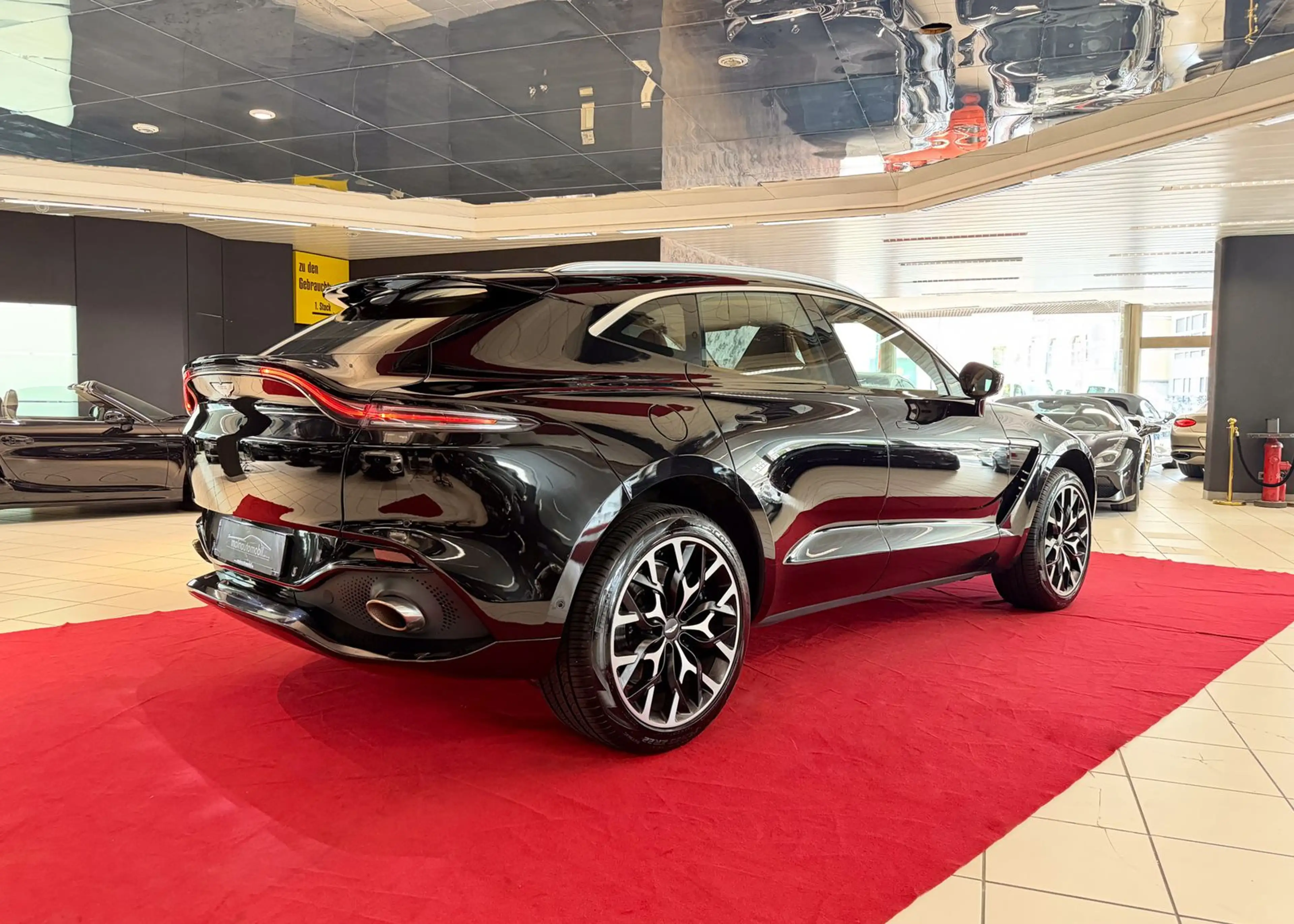 Aston Martin DBX 550 MWST ACC Pano Massage 22" Digitaltacho — photo 9
