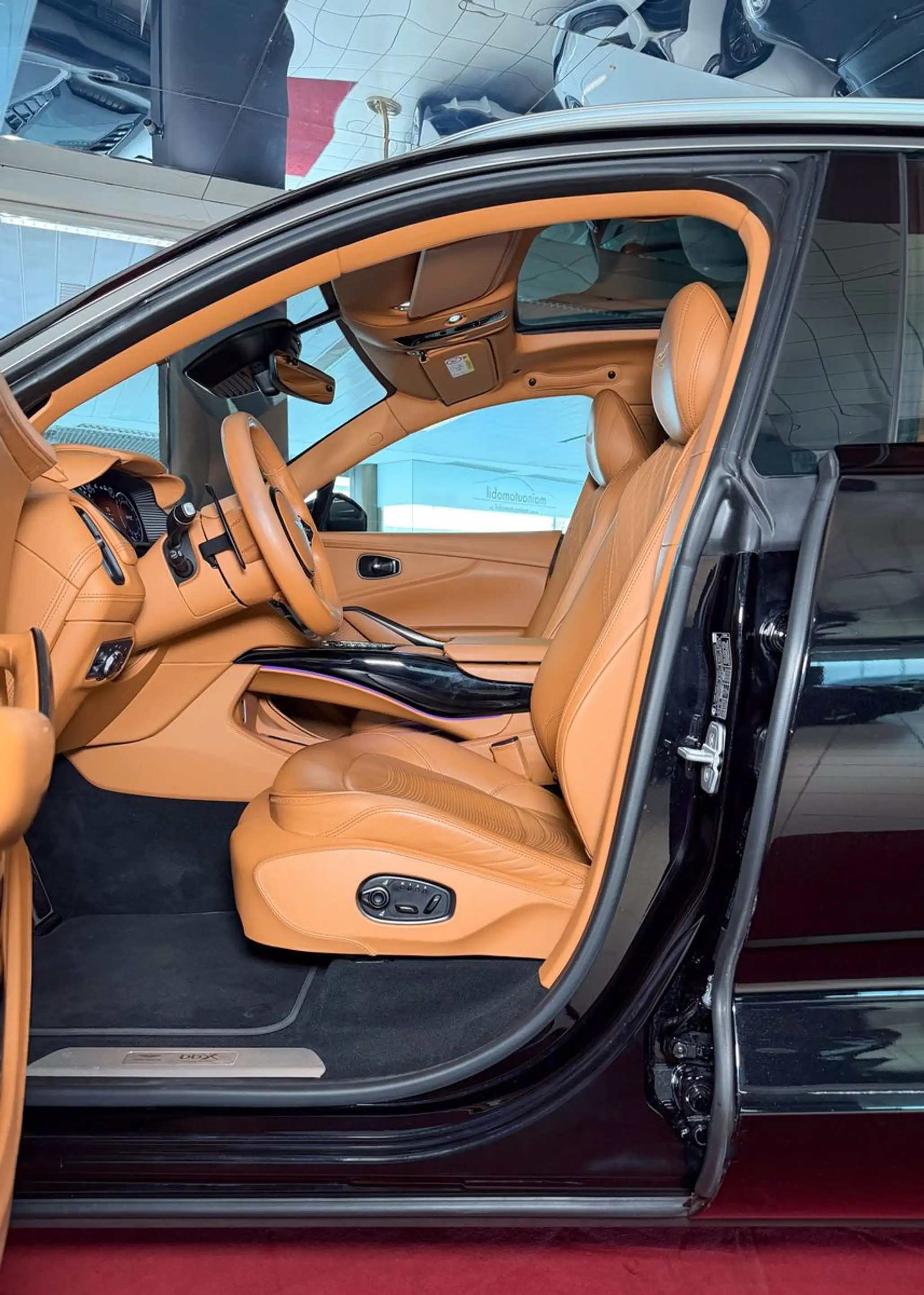 Aston Martin DBX 550 MWST ACC Pano Massage 22" Digitaltacho — photo 13